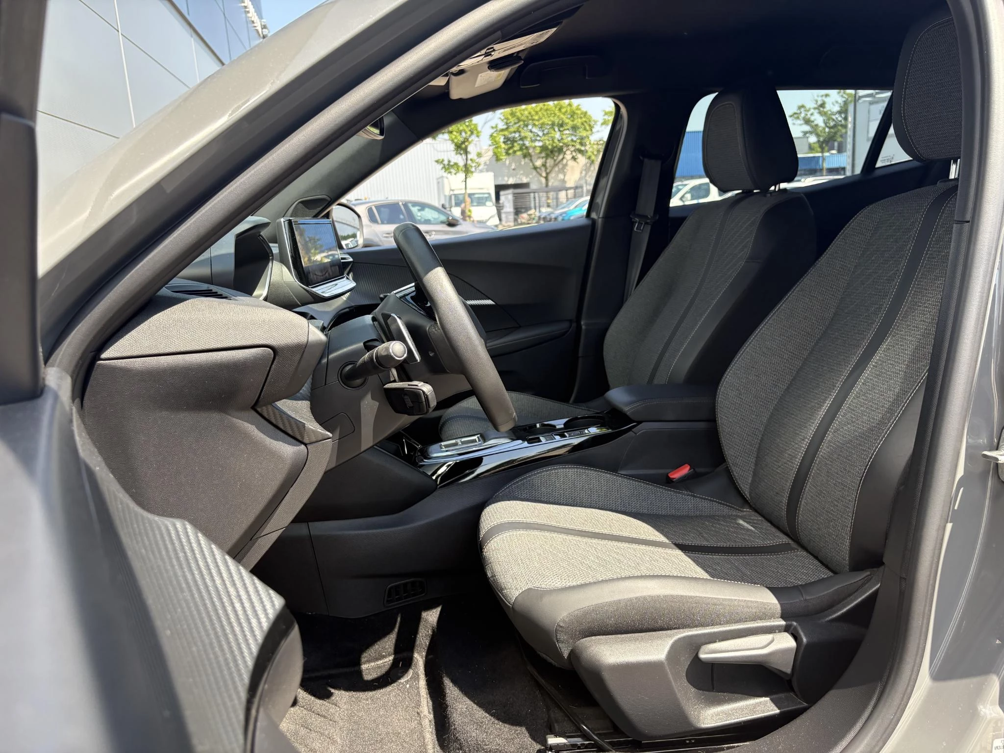 Peugeot 2008 1.2 Hybrid 136 Allure