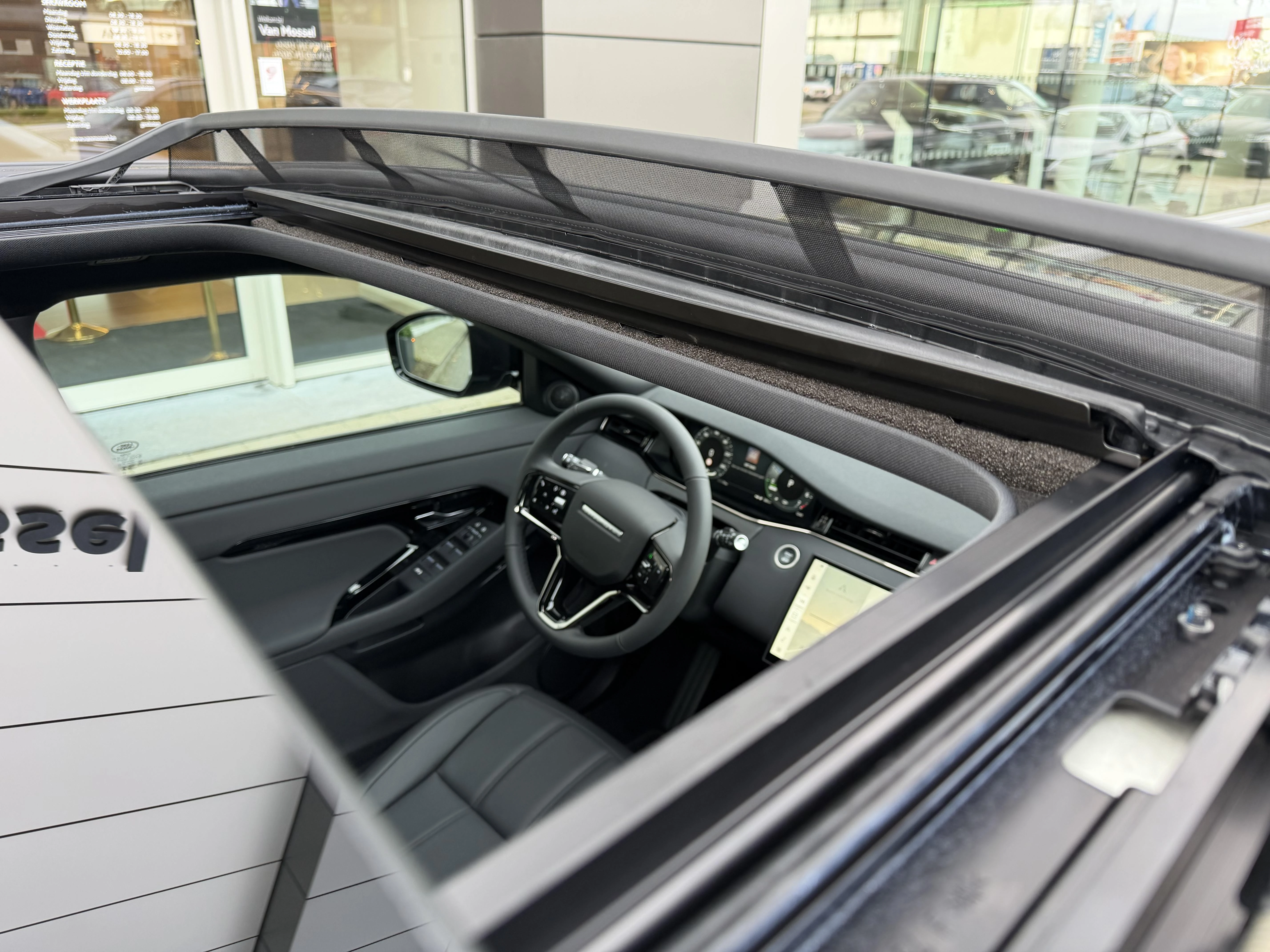 Land Rover-Range Rover Evoque-image-7