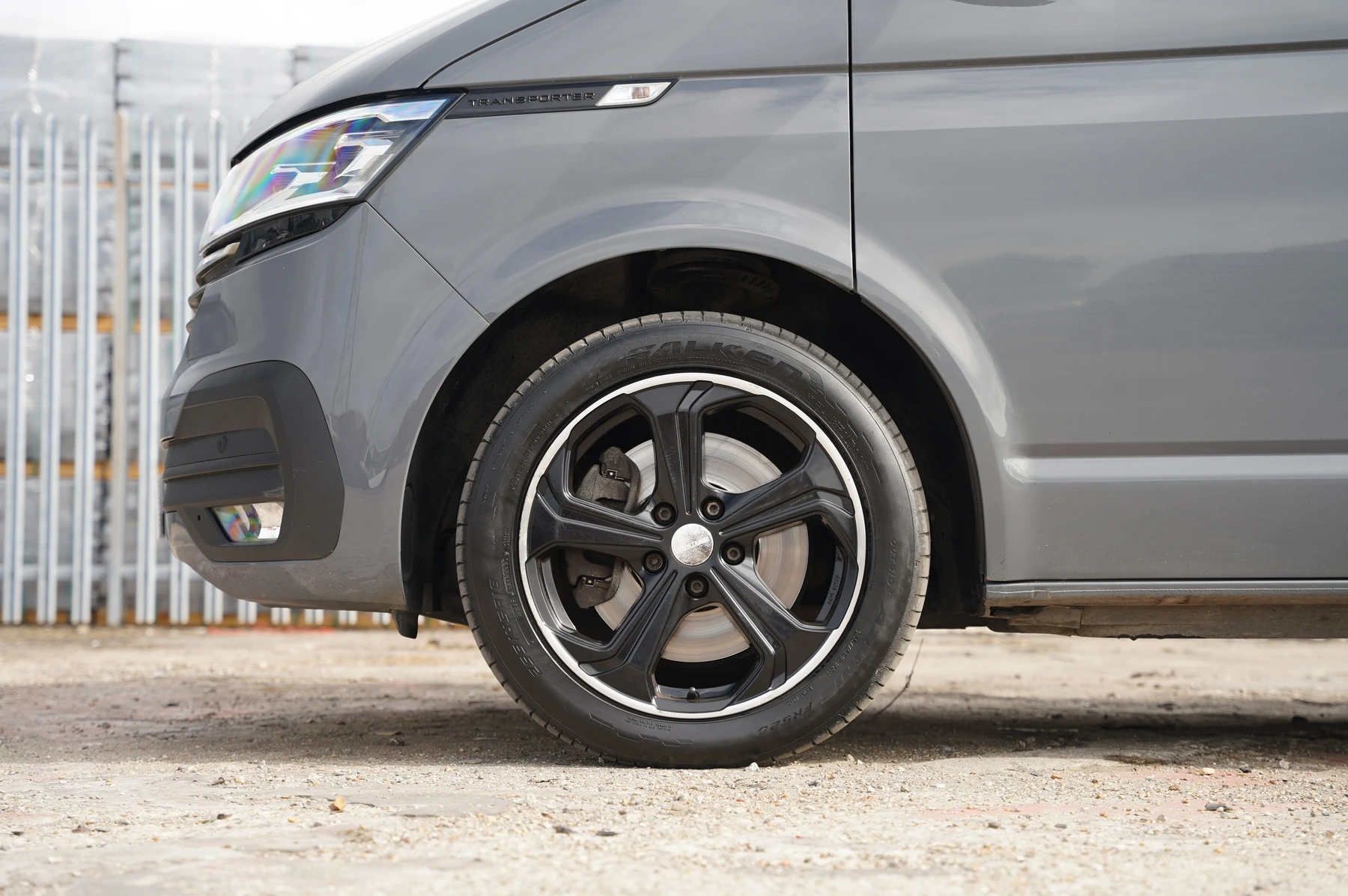 Volkswagen-Transporter-image-4