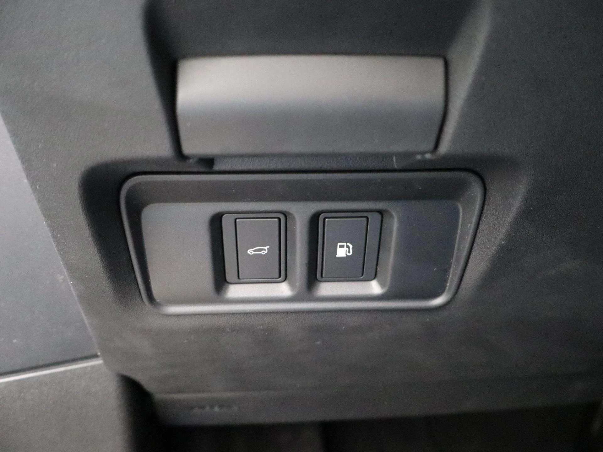 Land Rover-Range Rover Evoque-image-27