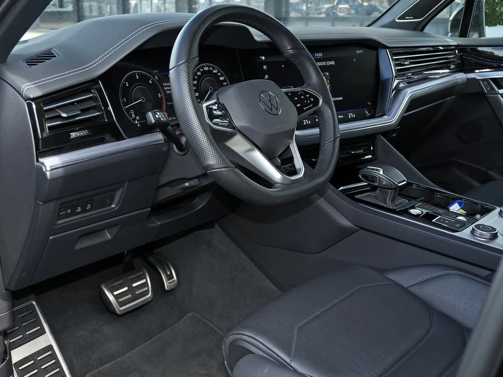 Volkswagen-Touareg-image-7
