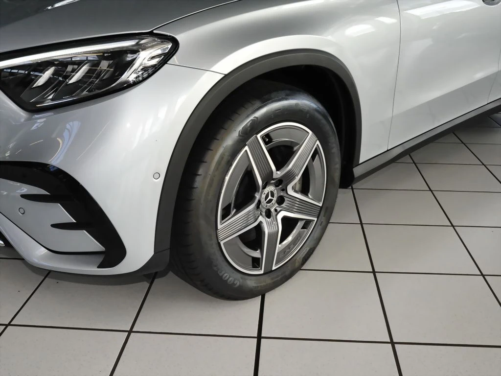 Mercedes-Benz-GLC 300 d-image-4
