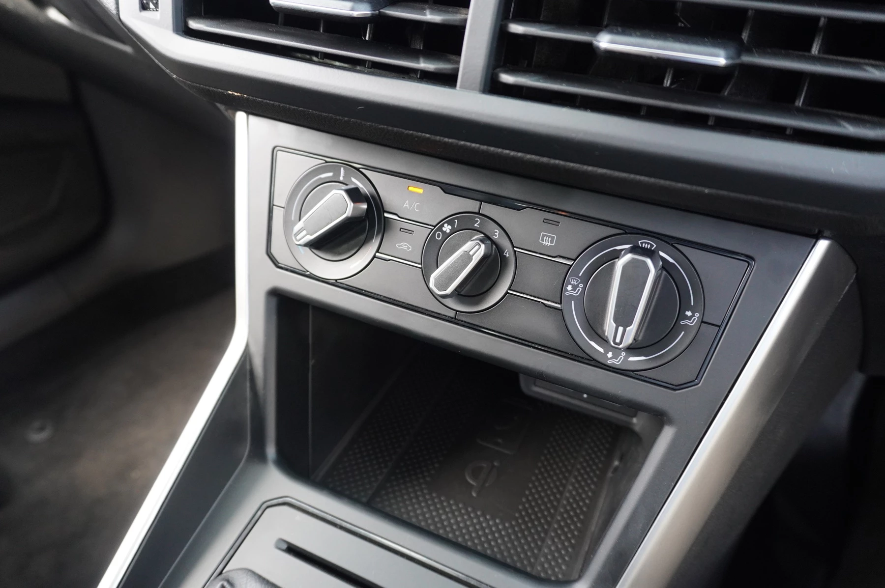 Volkswagen-Polo-image-24