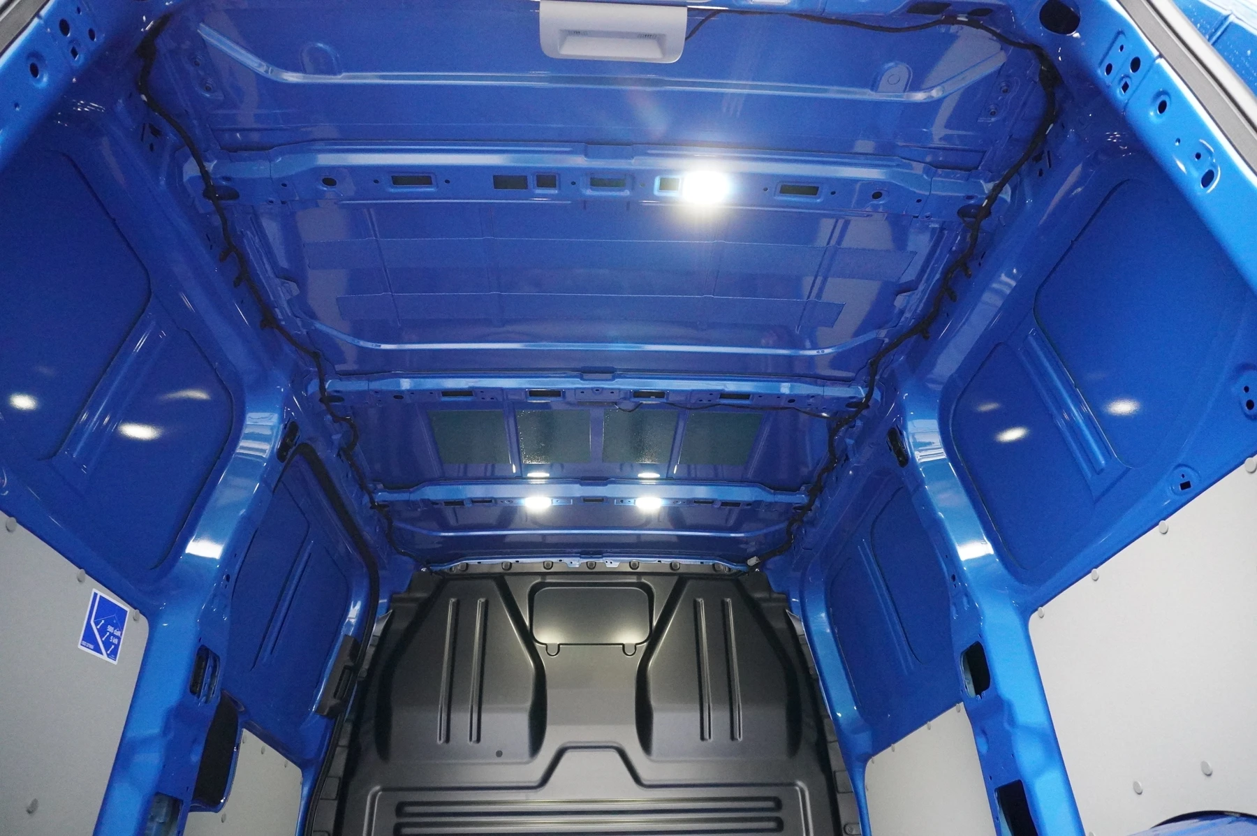 Volkswagen-Transporter-image-28