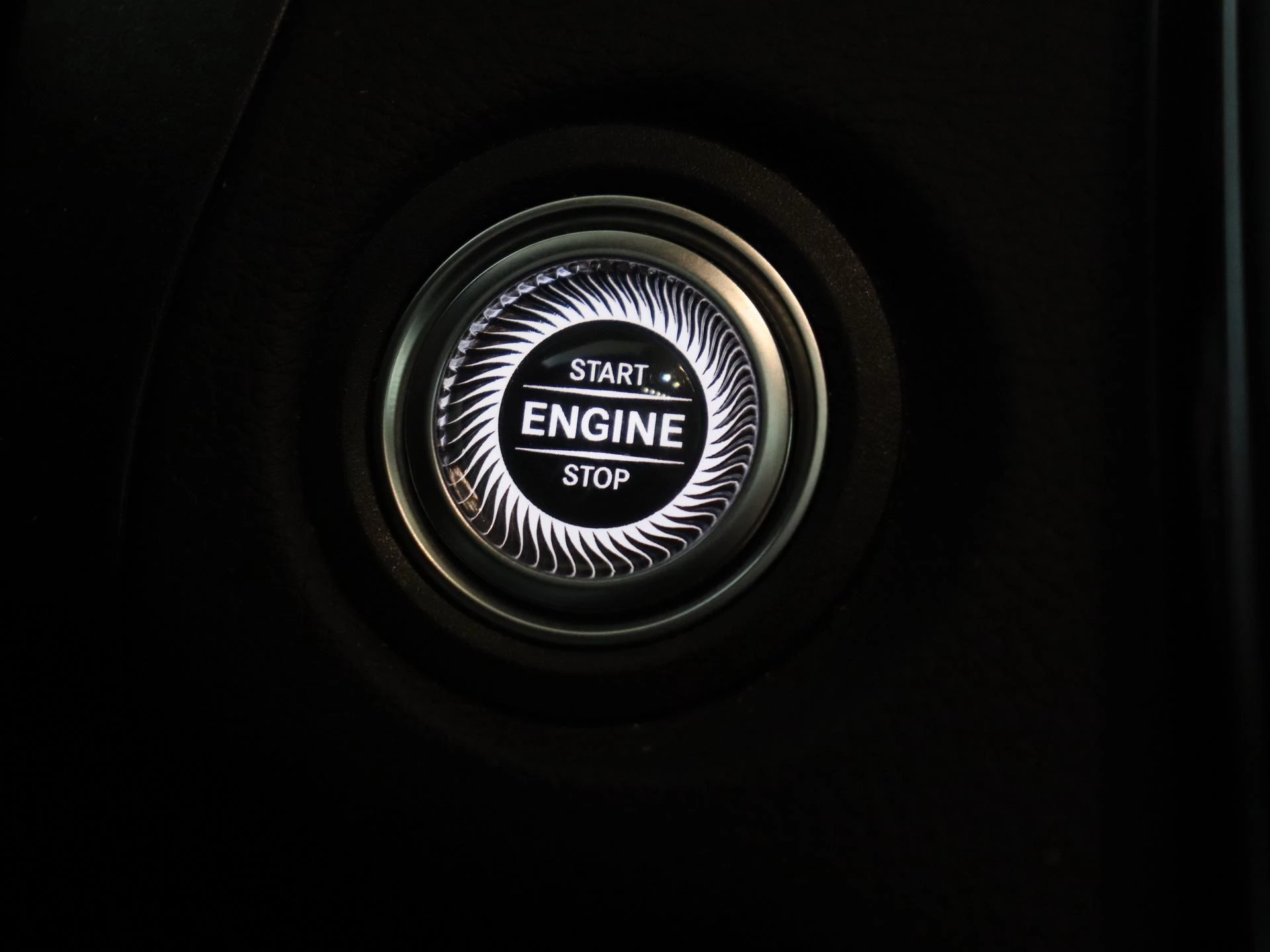 Mercedes-Benz-GLC-image-21