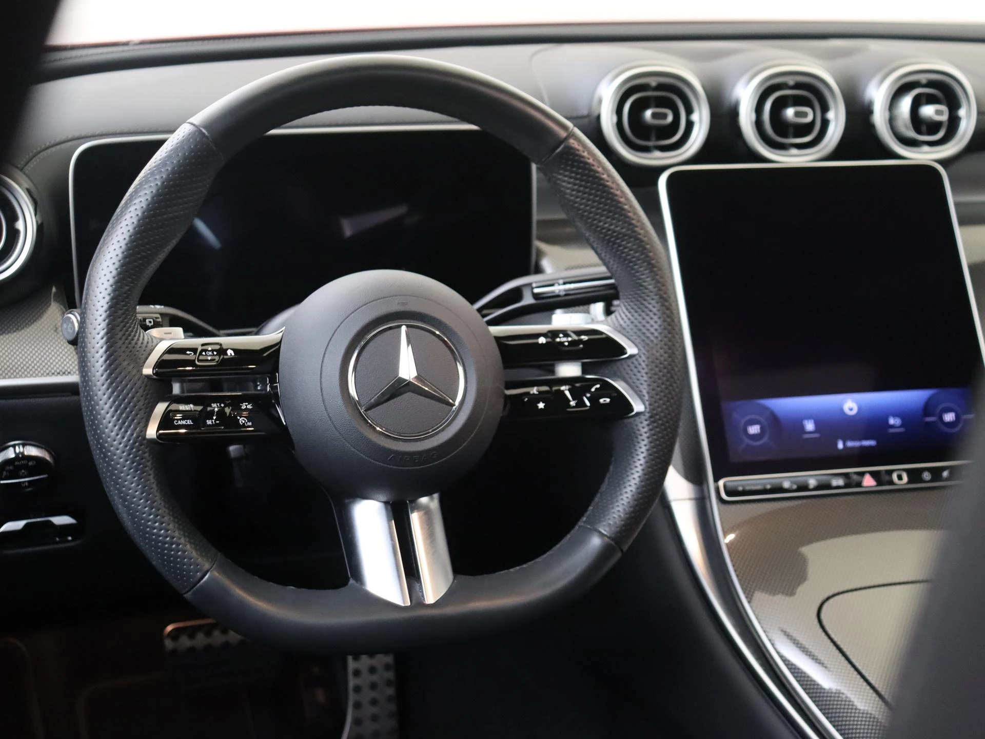 Mercedes-Benz-GLC-image-12