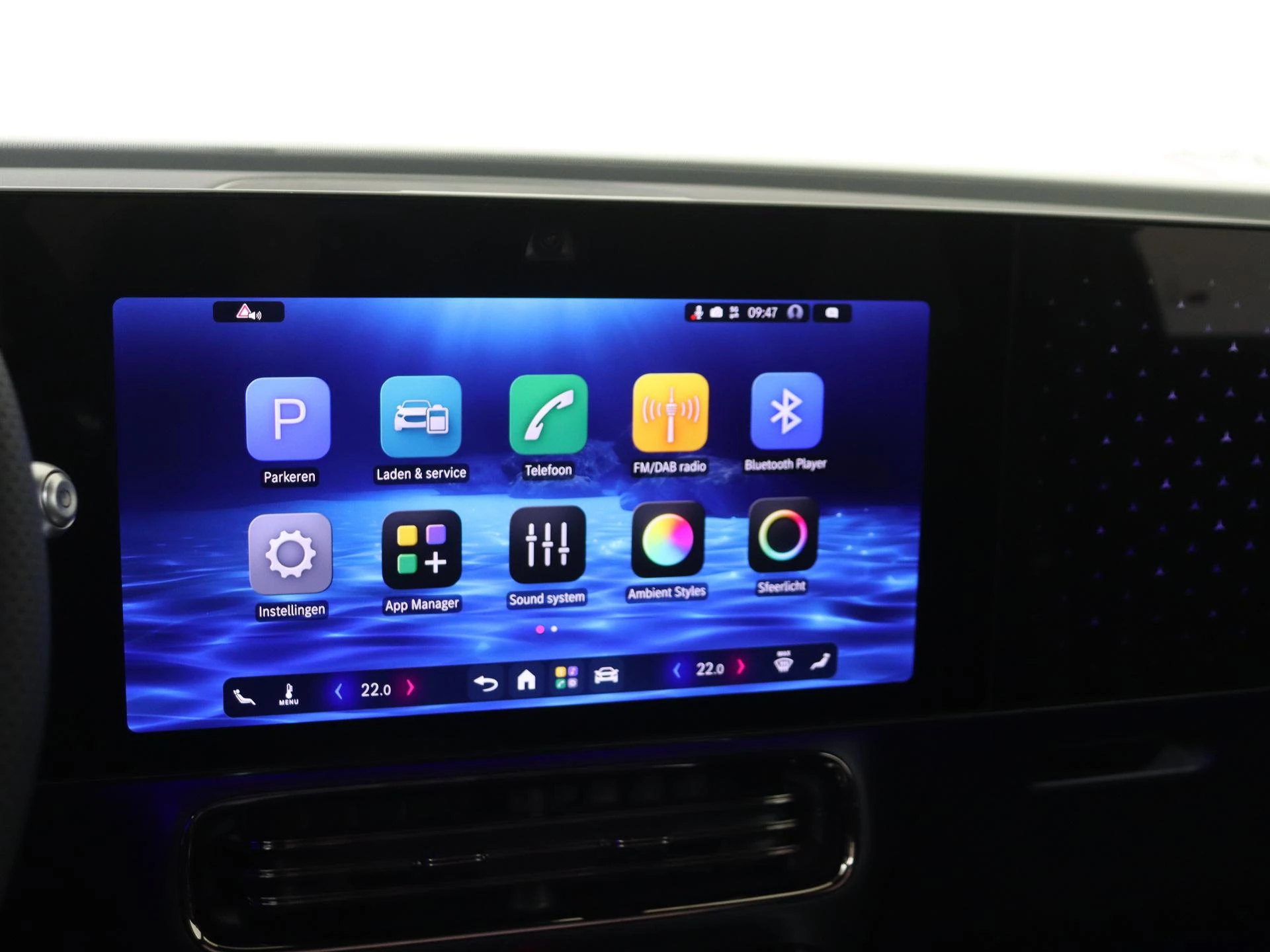 Mercedes-Benz-GLB-image-17