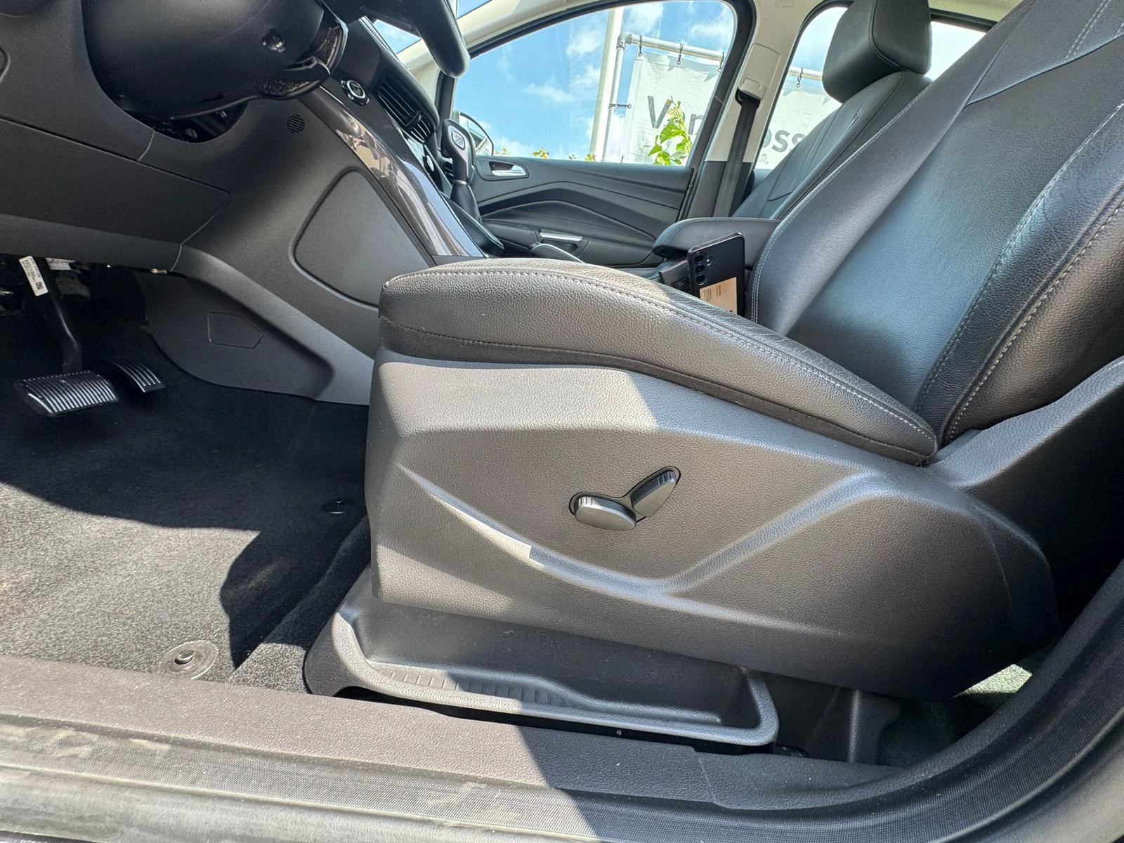 Ford-C-MAX-image-23