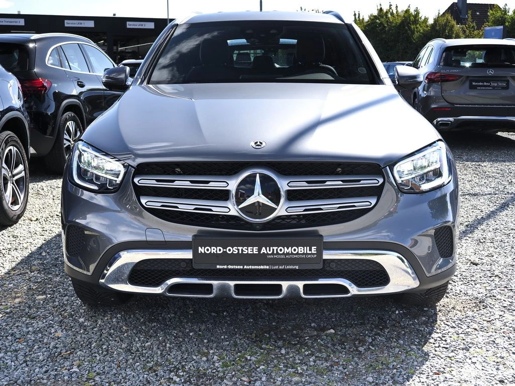 Mercedes-Benz-GLC 220 d-image-3