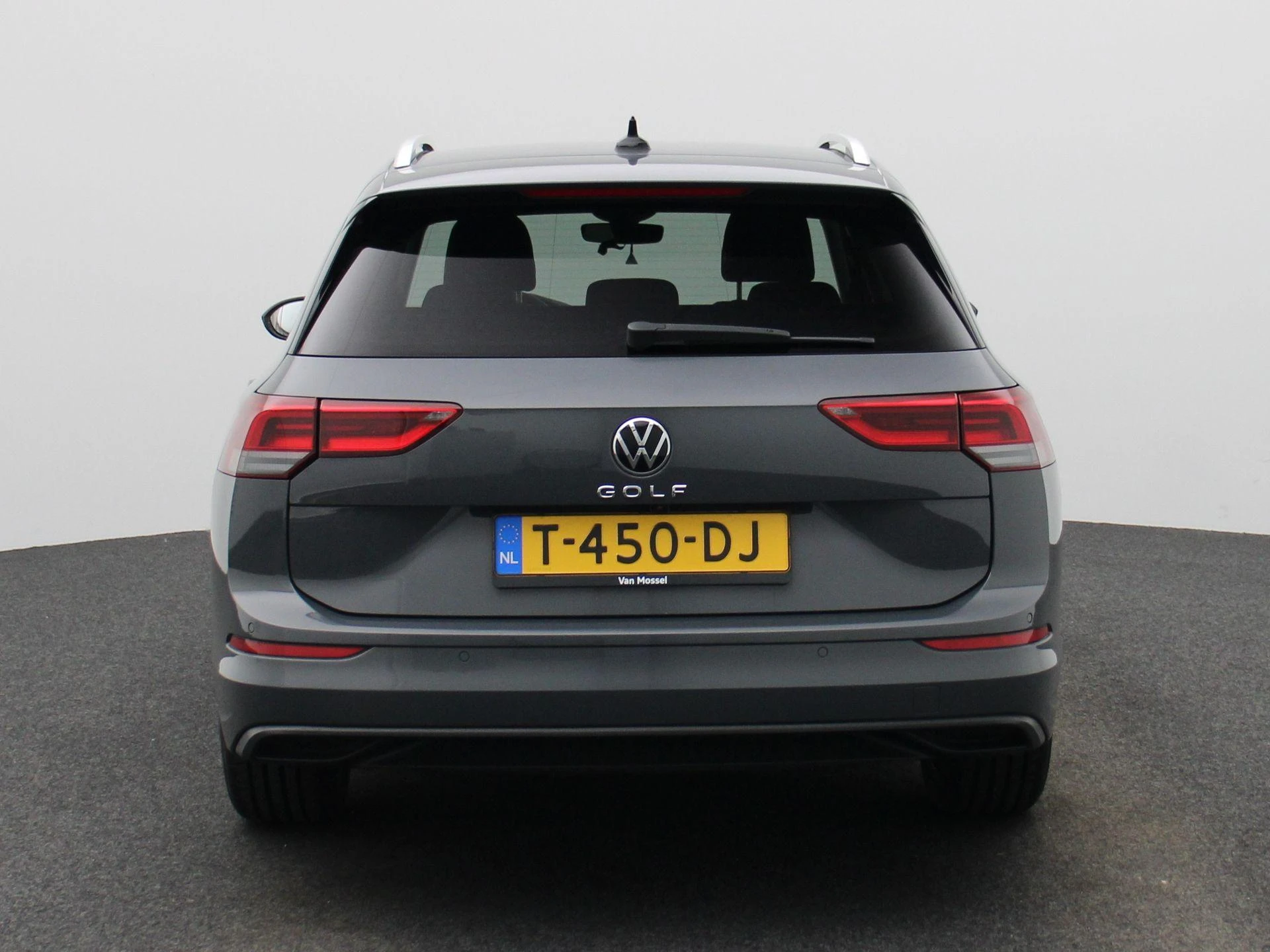 Volkswagen-Golf-image-4