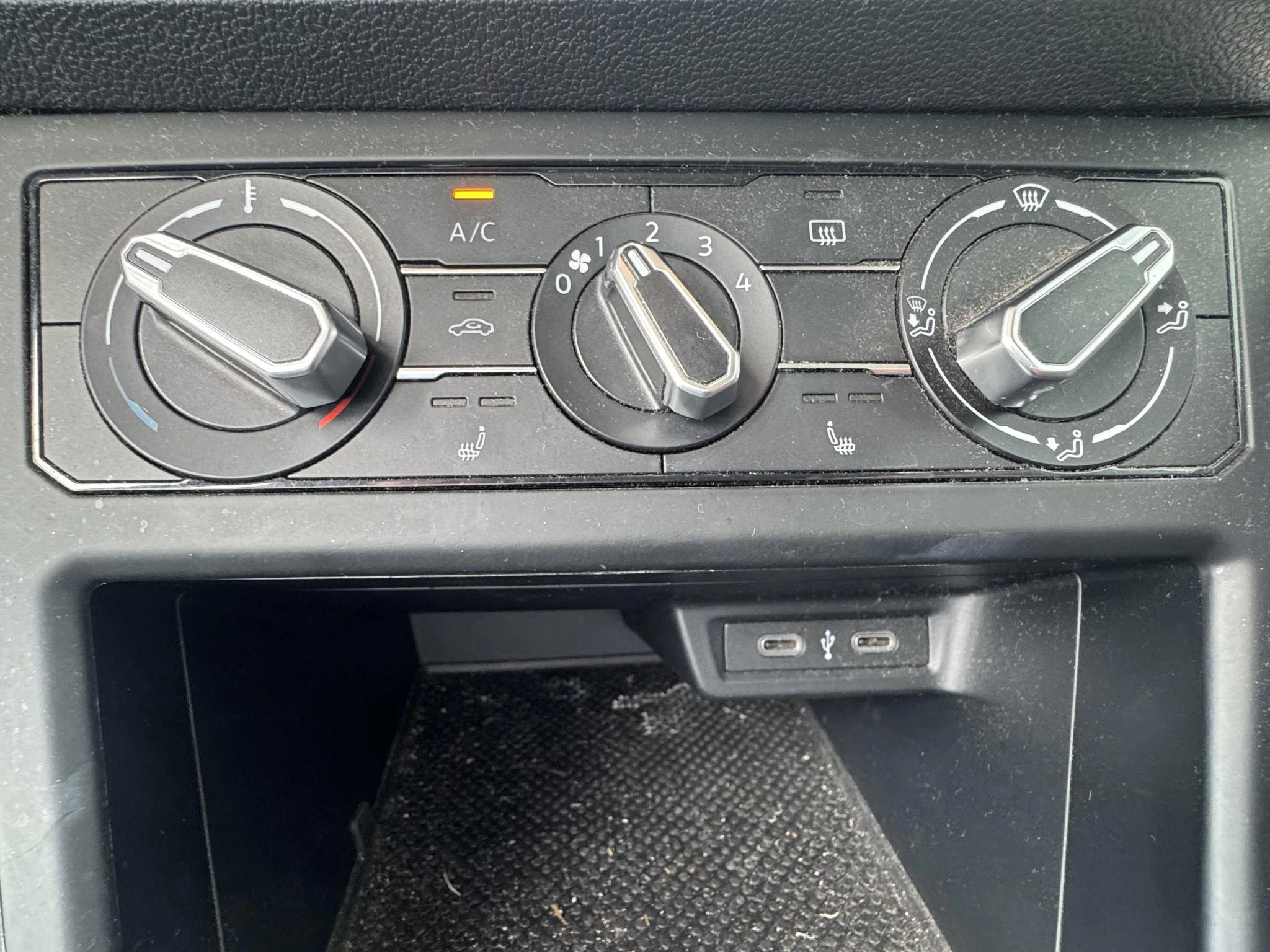 Volkswagen-Polo-image-21