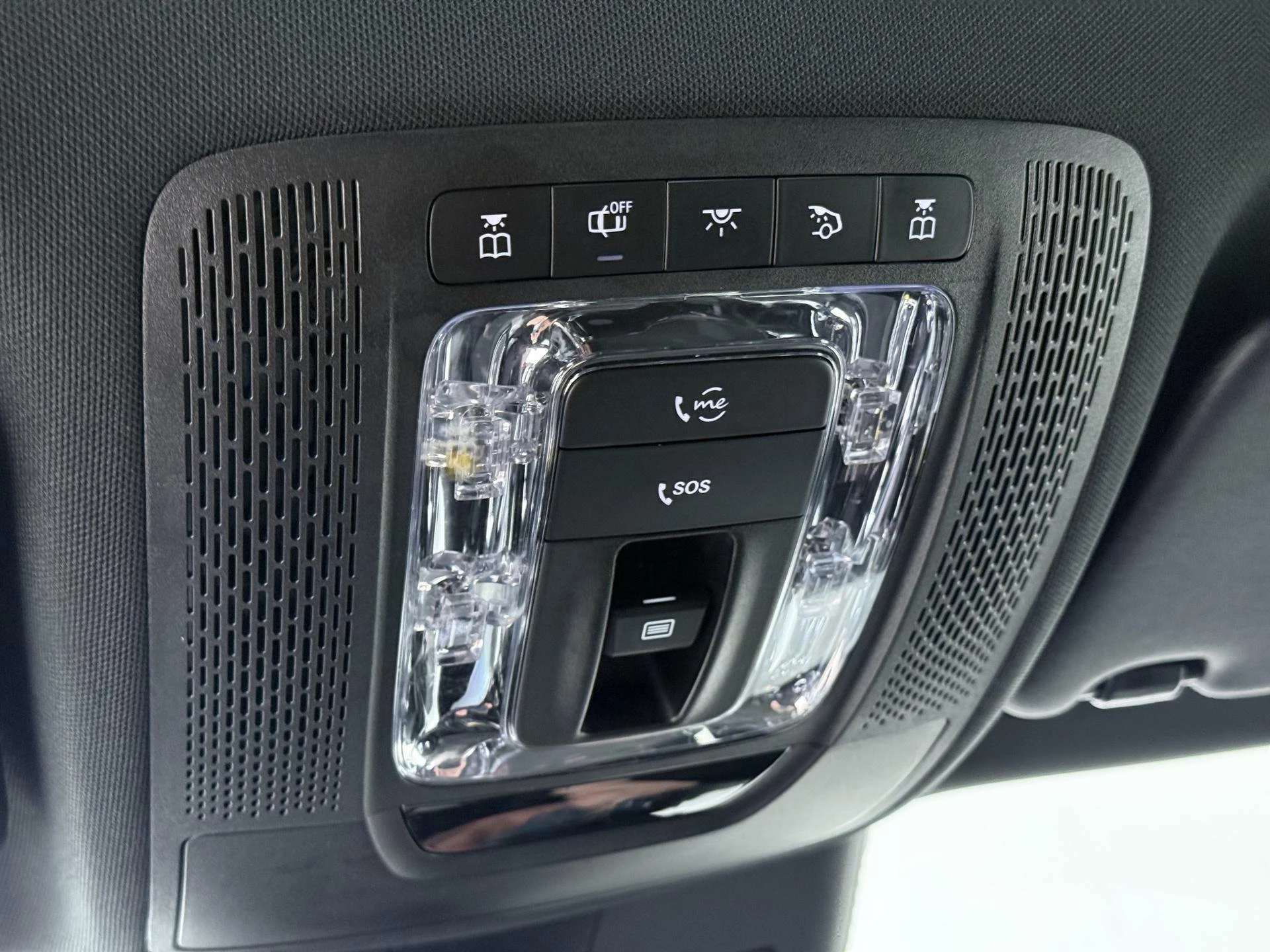 Mercedes-Benz-GLA-image-26