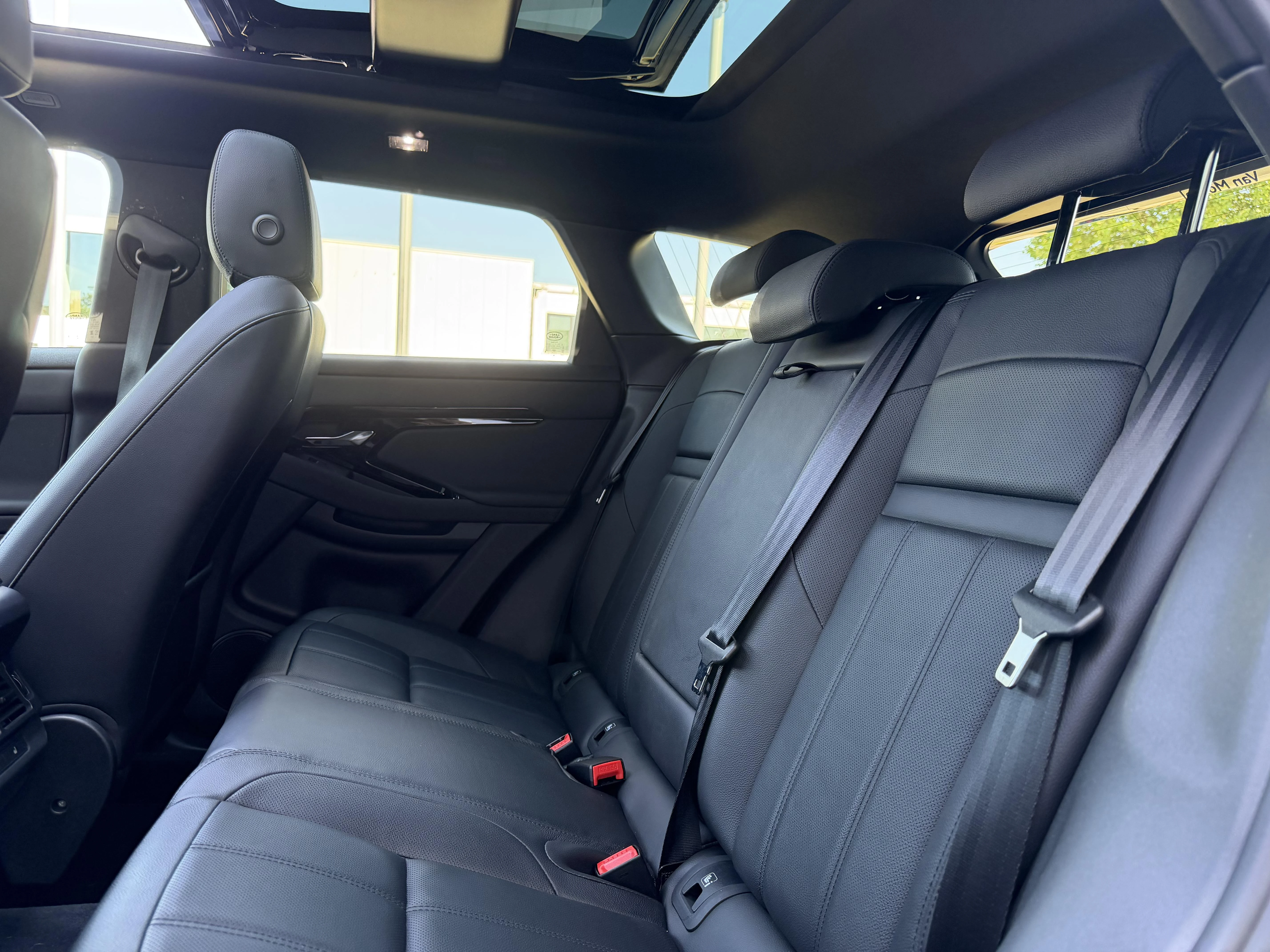 Land Rover-Range Rover Evoque-image-25