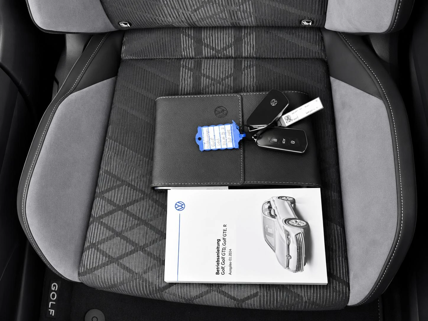 Volkswagen-Golf-image-14