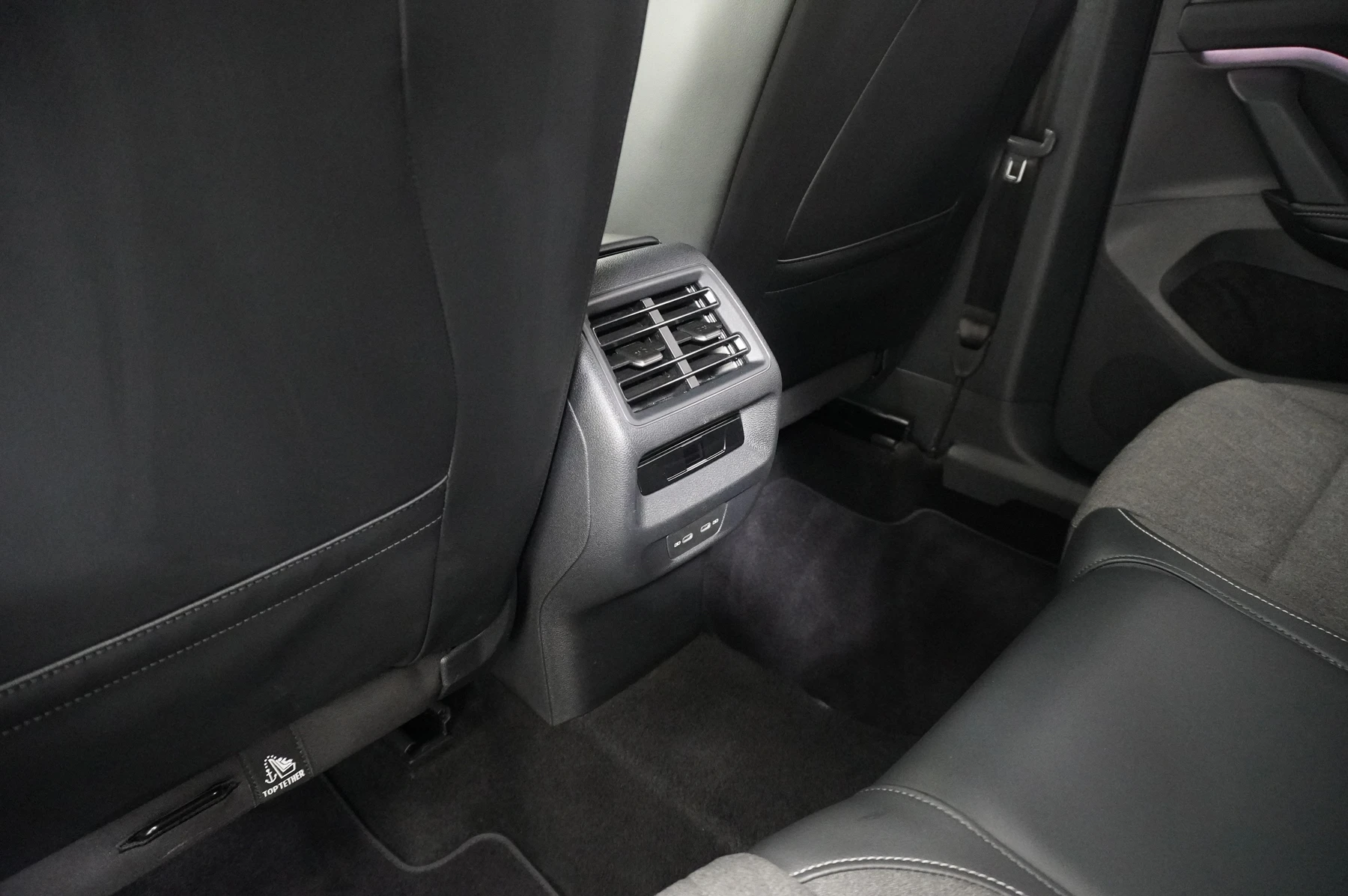 Volkswagen-Tiguan-image-12