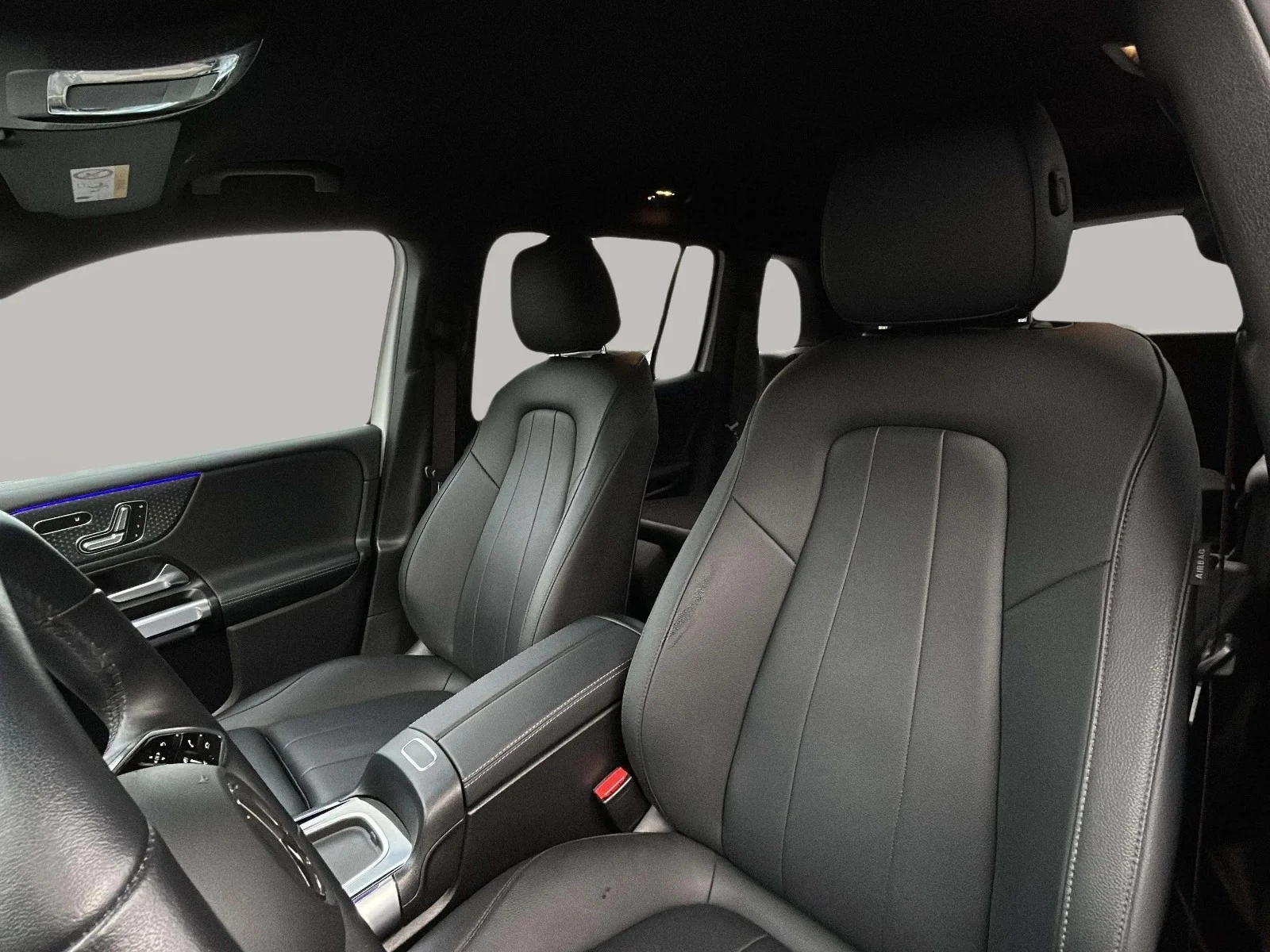 Mercedes-Benz-EQB-image-9