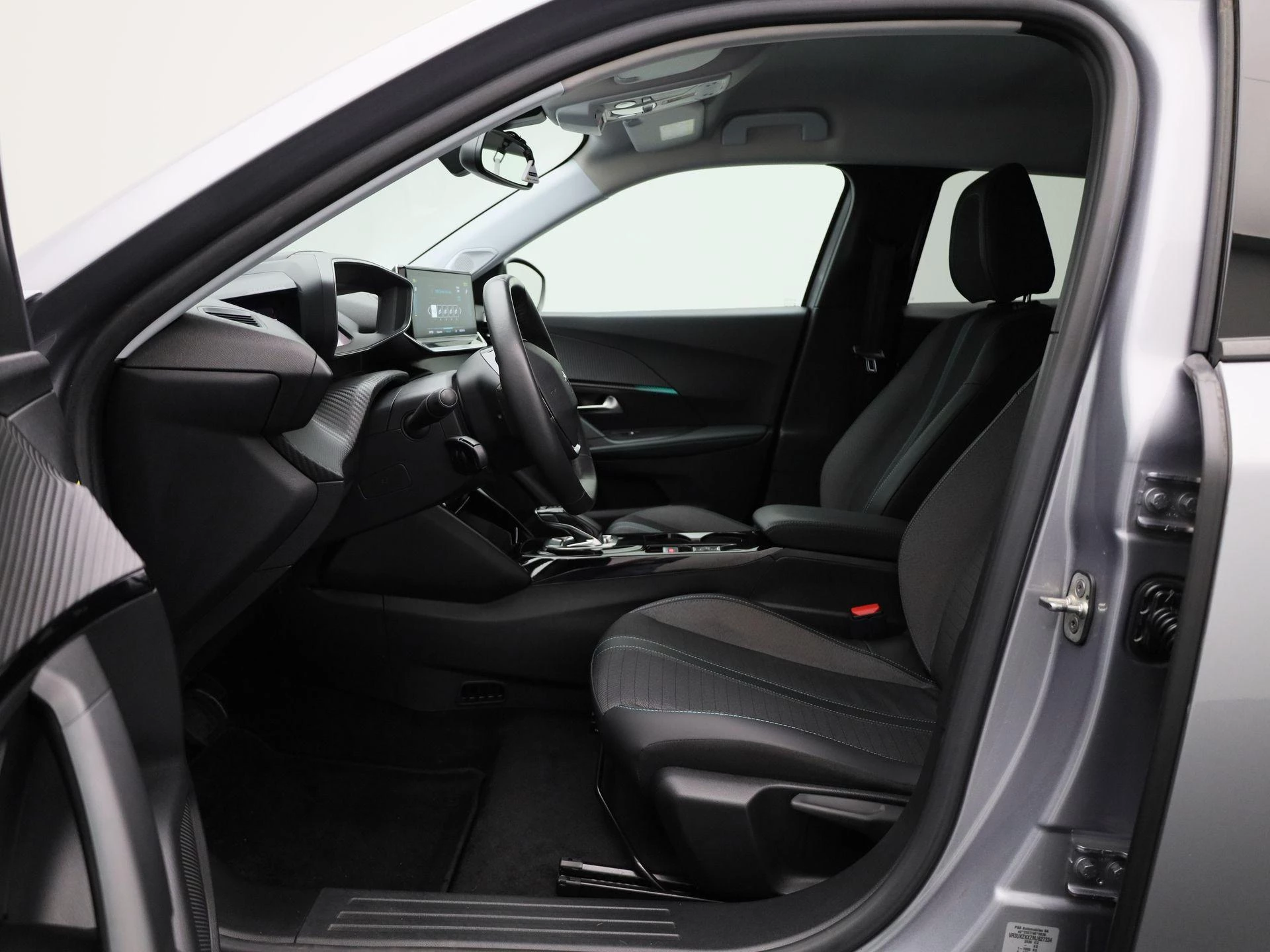 Peugeot-e-2008-image-9