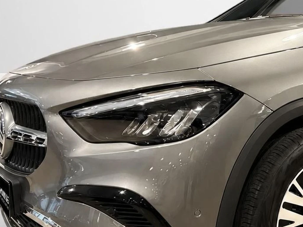 Mercedes-Benz-GLA 200 d-image-4