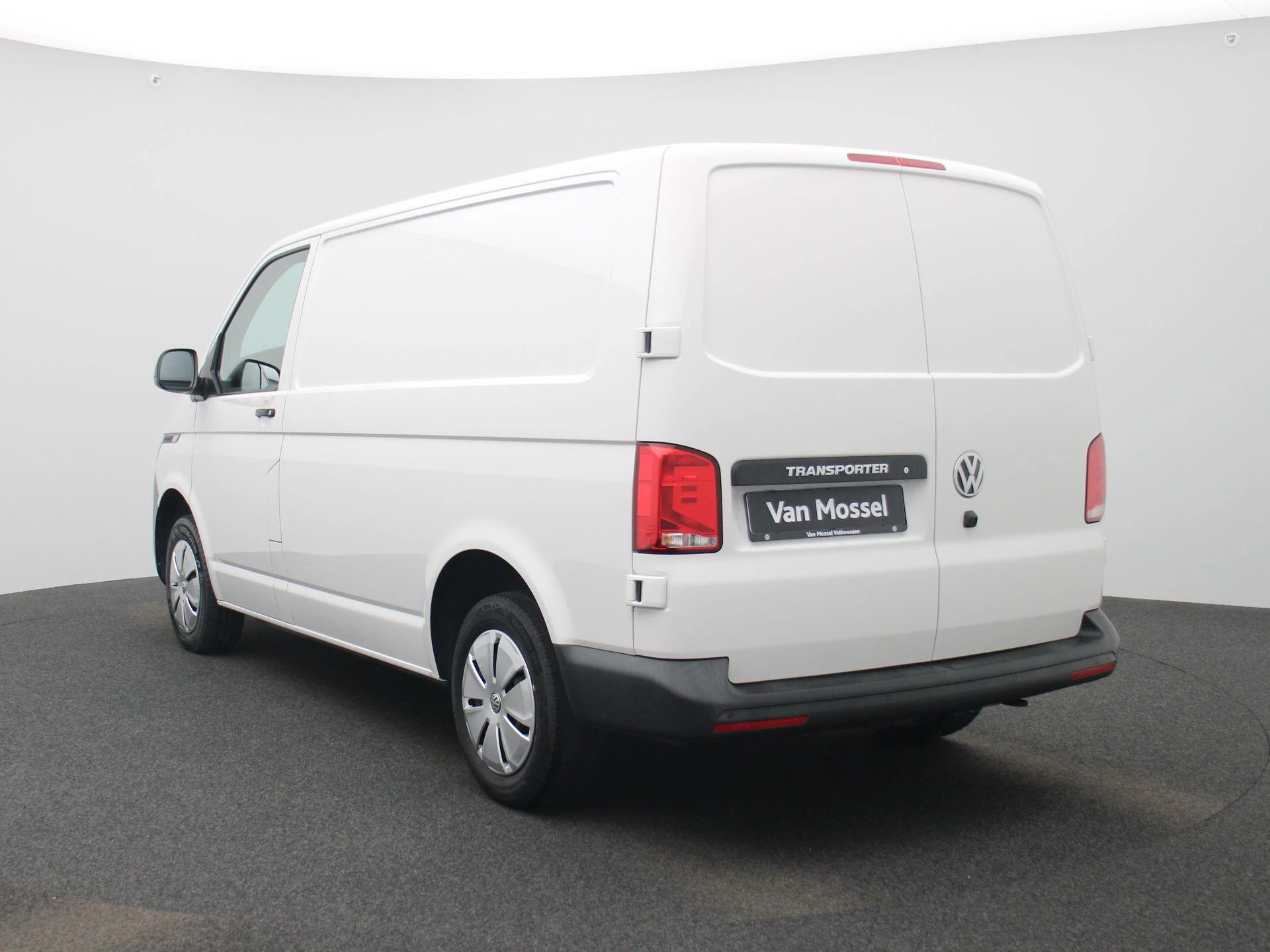 Volkswagen-Transporter-image-1