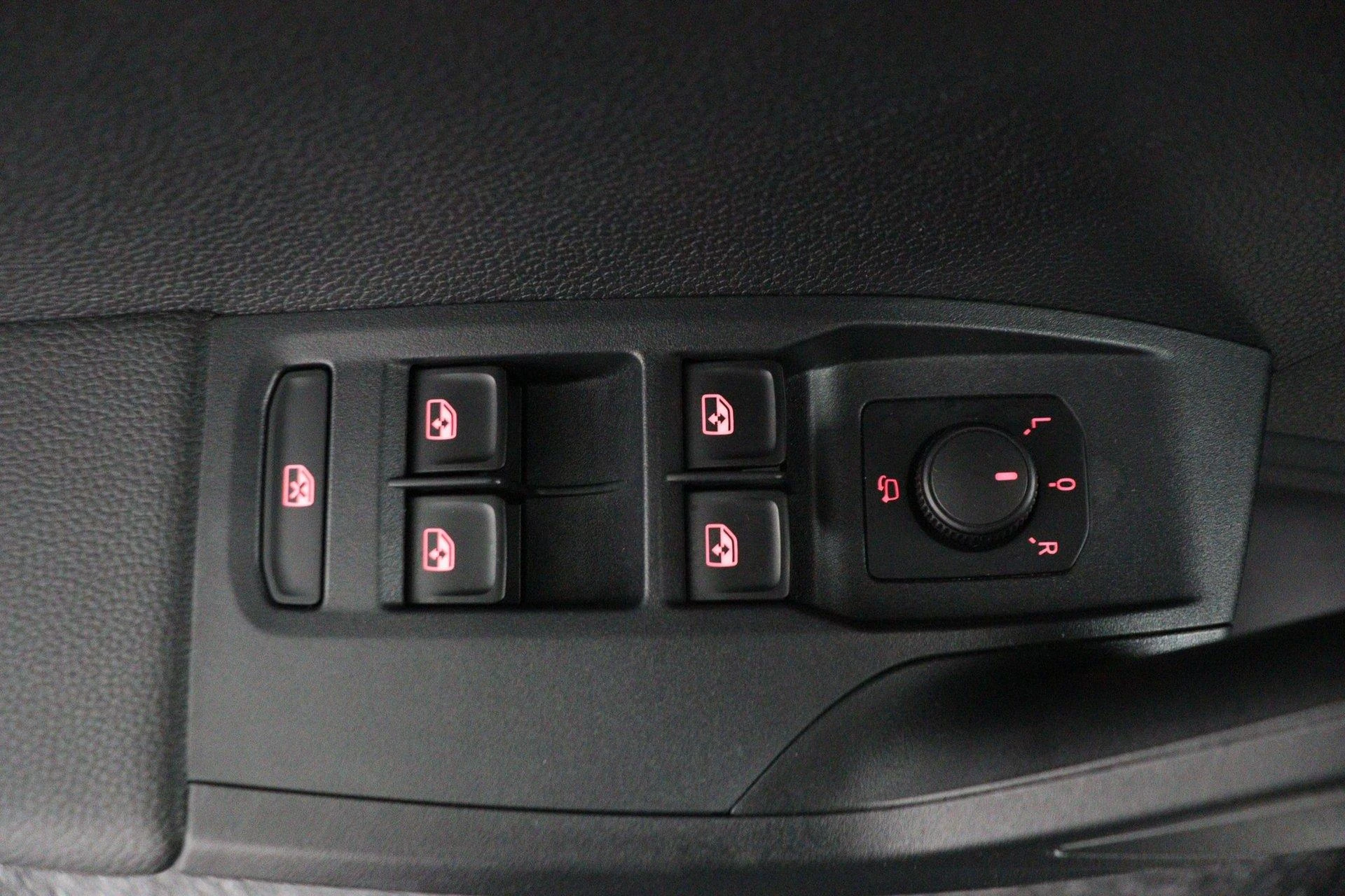 SEAT-Arona-image-26