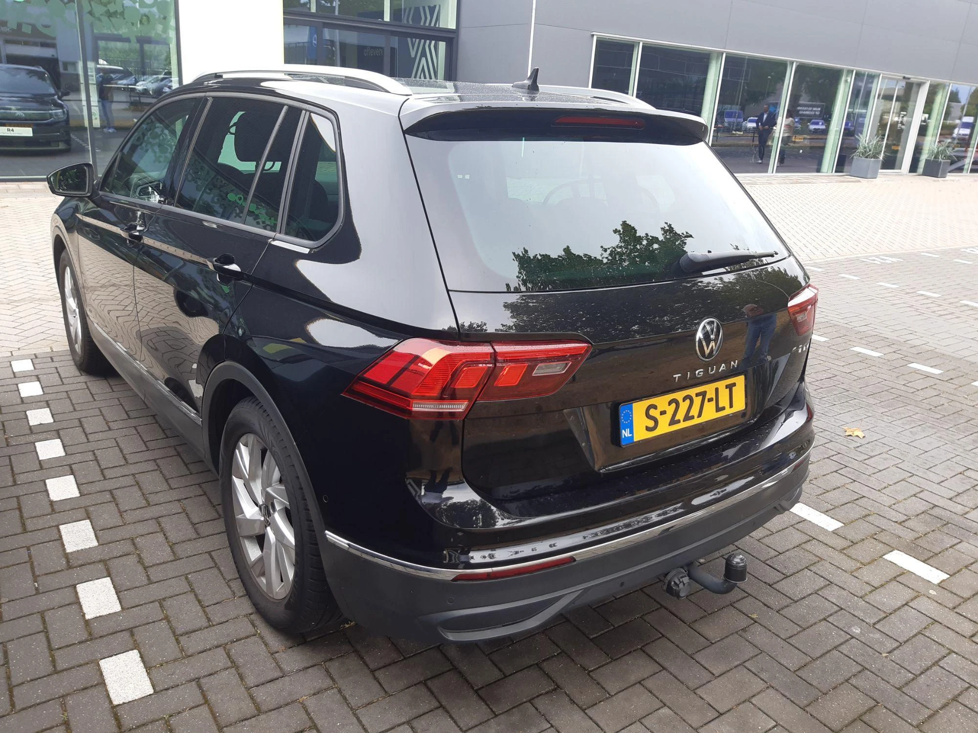 Volkswagen-Tiguan-image-4