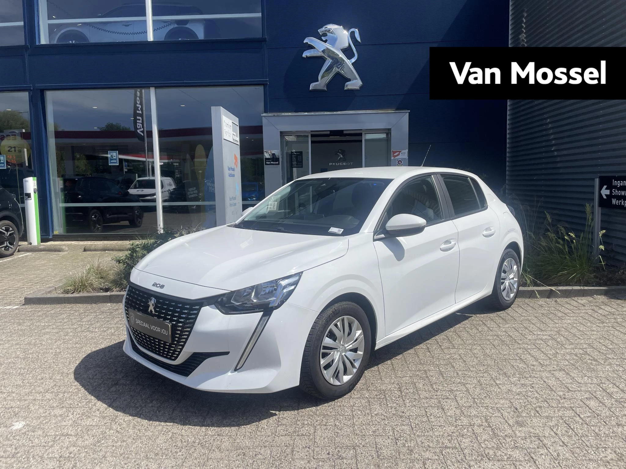 Peugeot-208-image-0