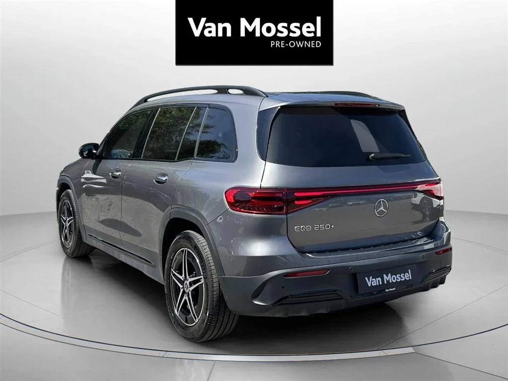 Mercedes-Benz-EQB-image-6