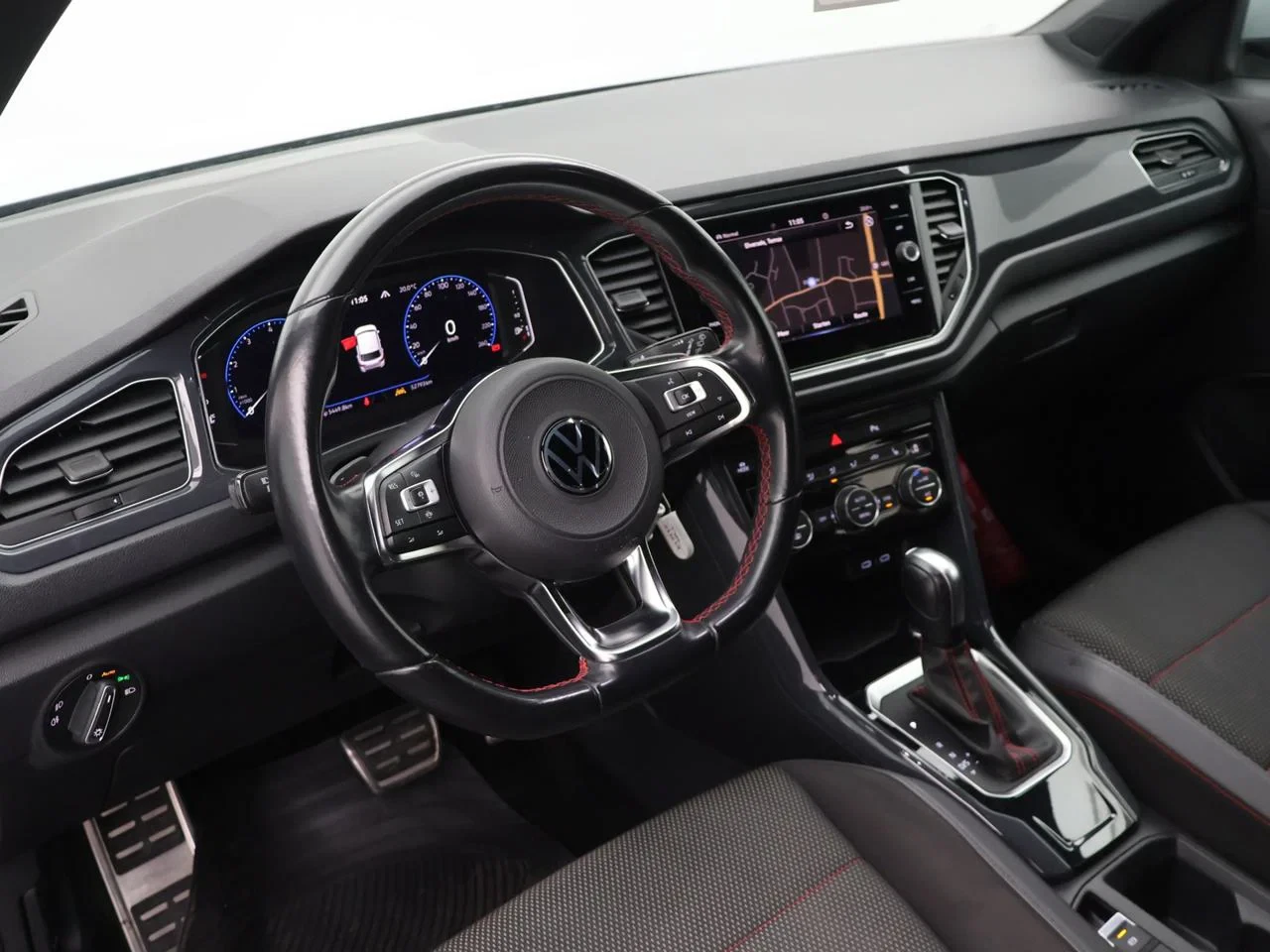 Volkswagen-T-Roc-image-7