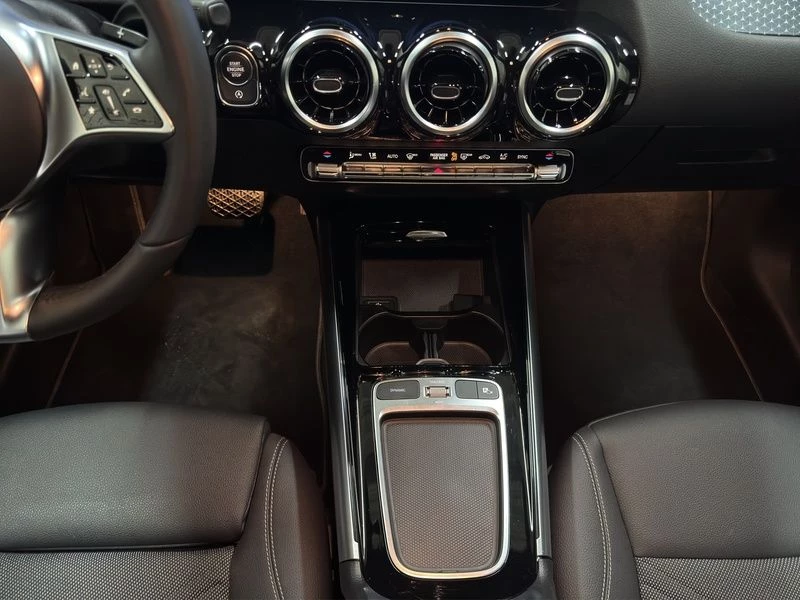 Mercedes-Benz-GLA-image-15