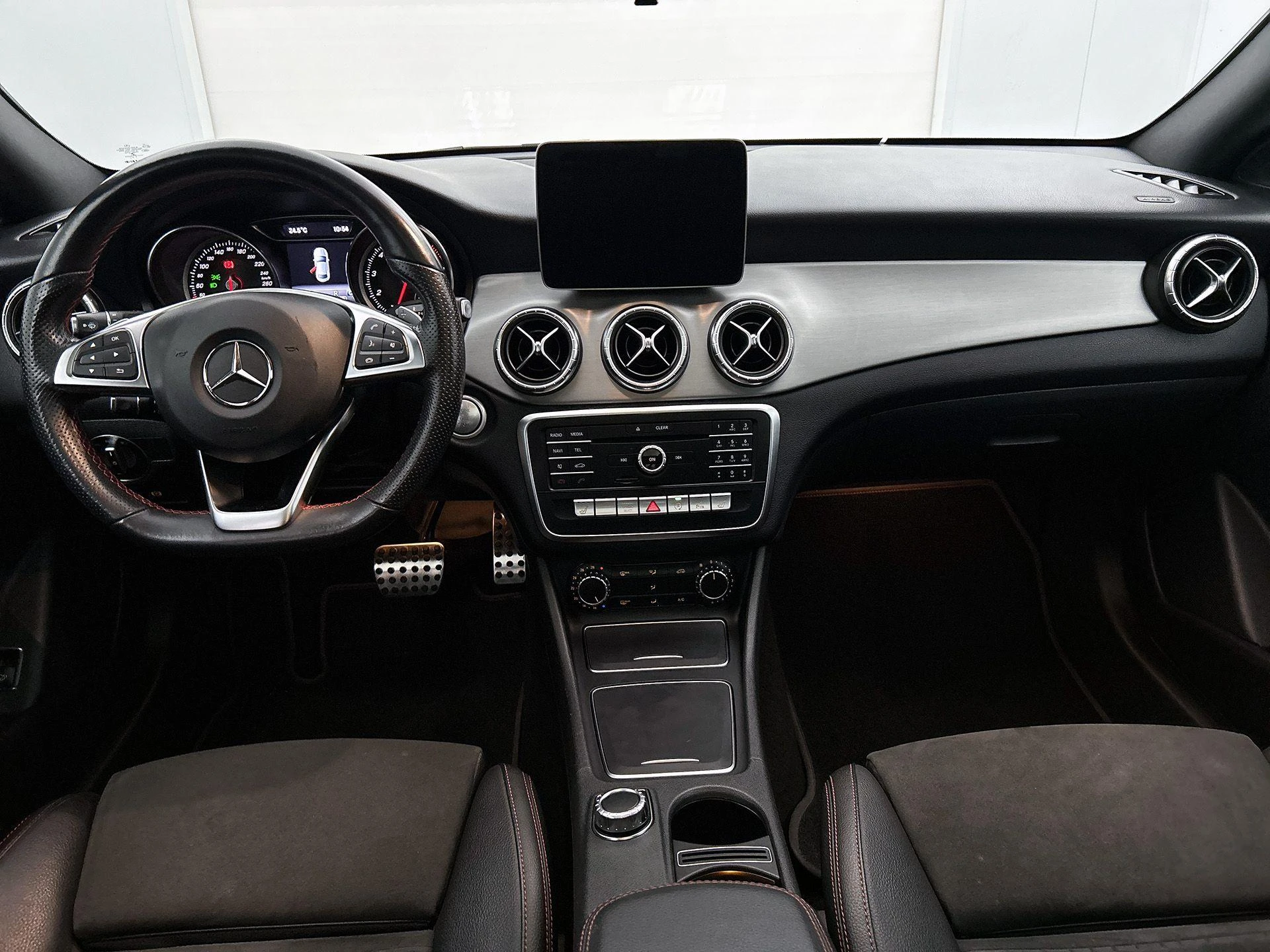 Mercedes-Benz-CLA-image-20