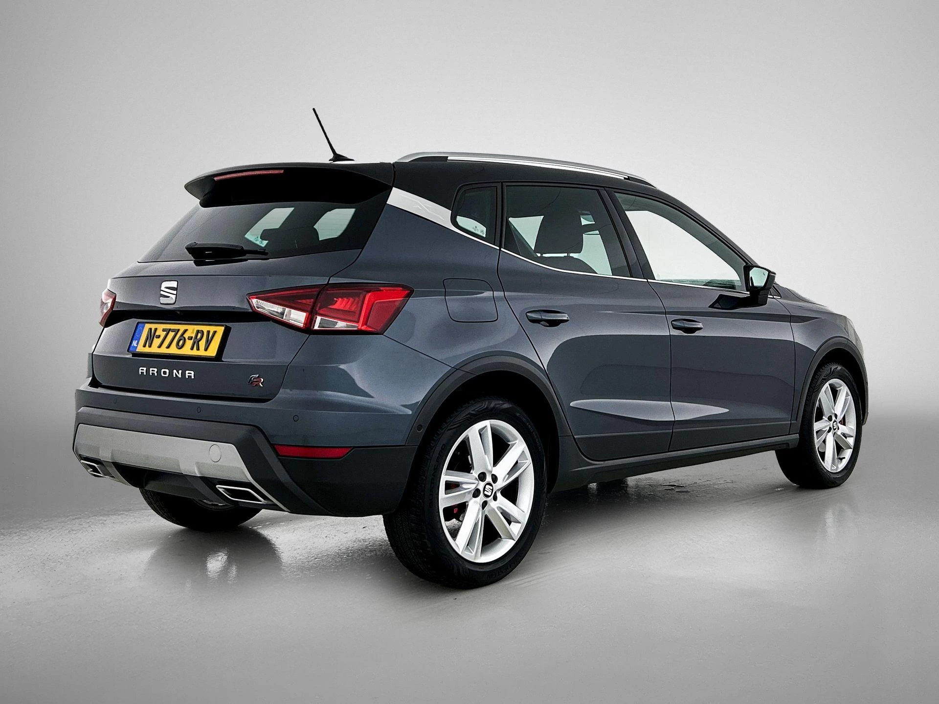 SEAT-Arona-image-3