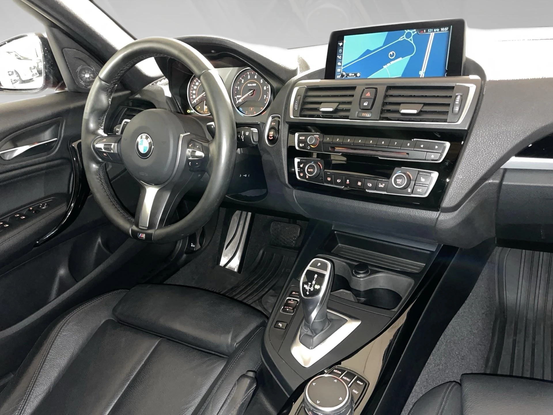 BMW-Série 1-image-6