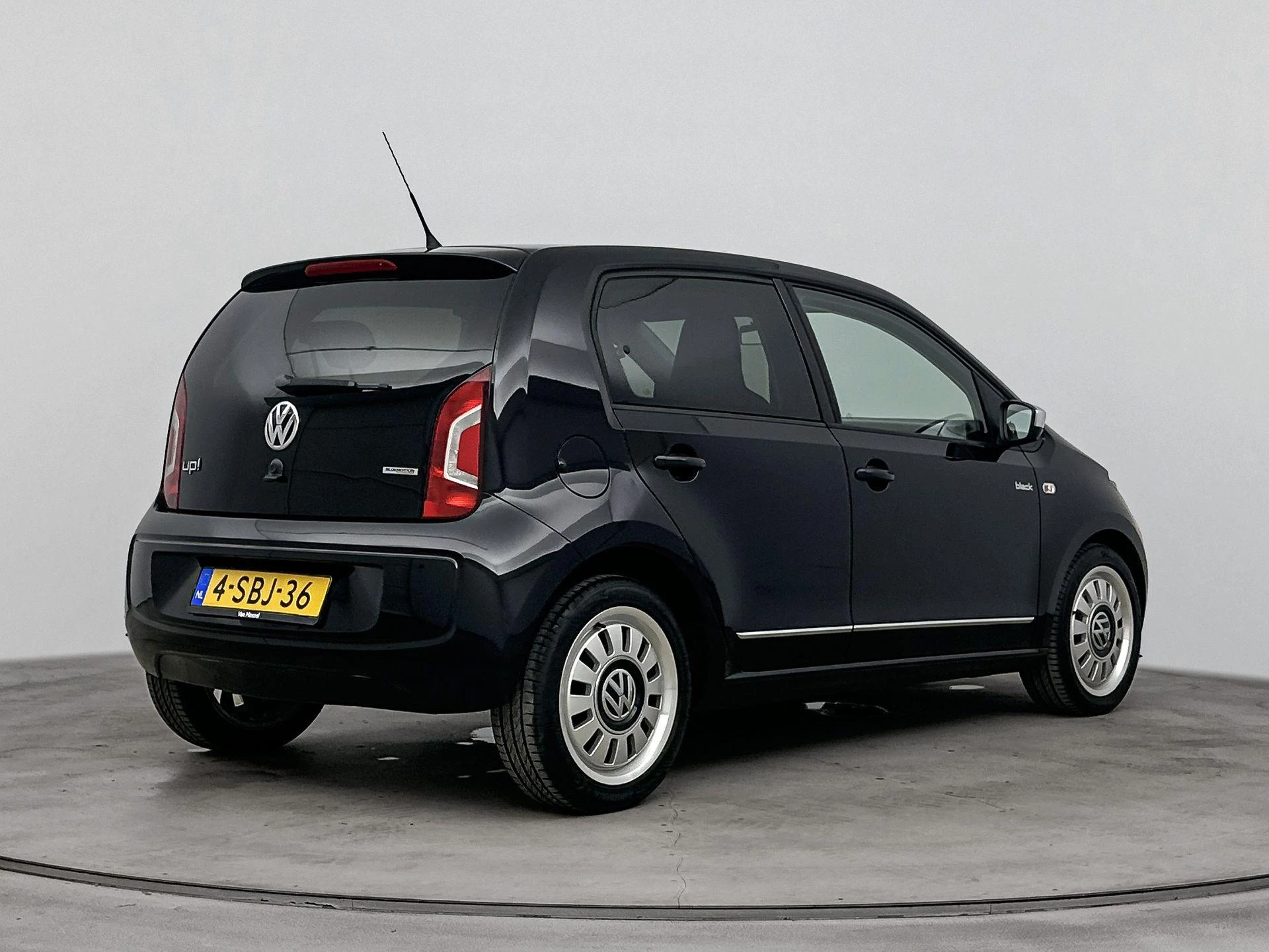 Volkswagen-up!-image-3