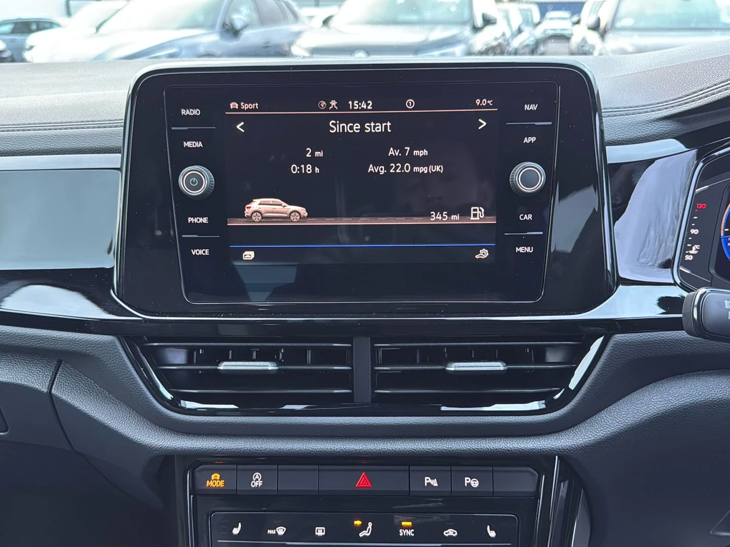 Volkswagen-T-Roc-image-10