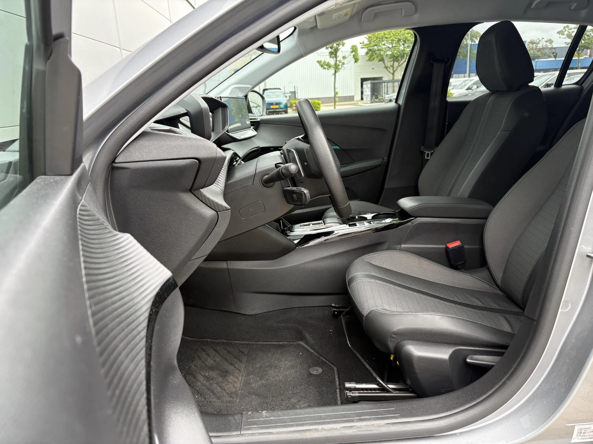Peugeot-208-image-10