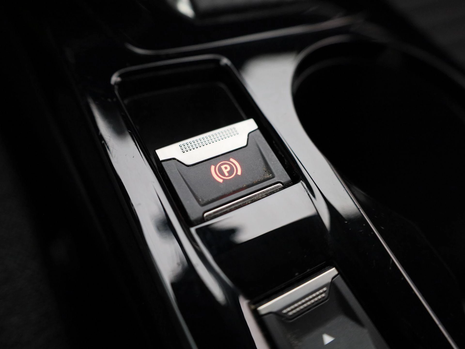 Peugeot-e-208-image-29