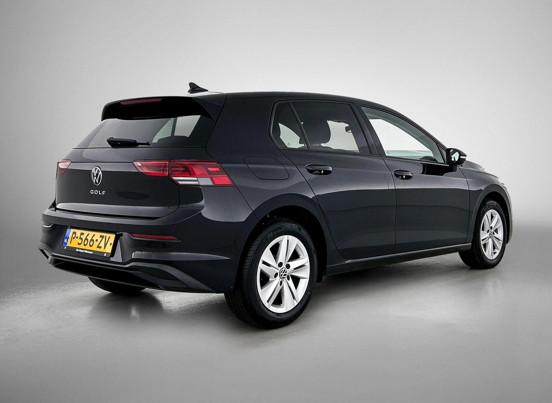 Volkswagen-Golf-image-3