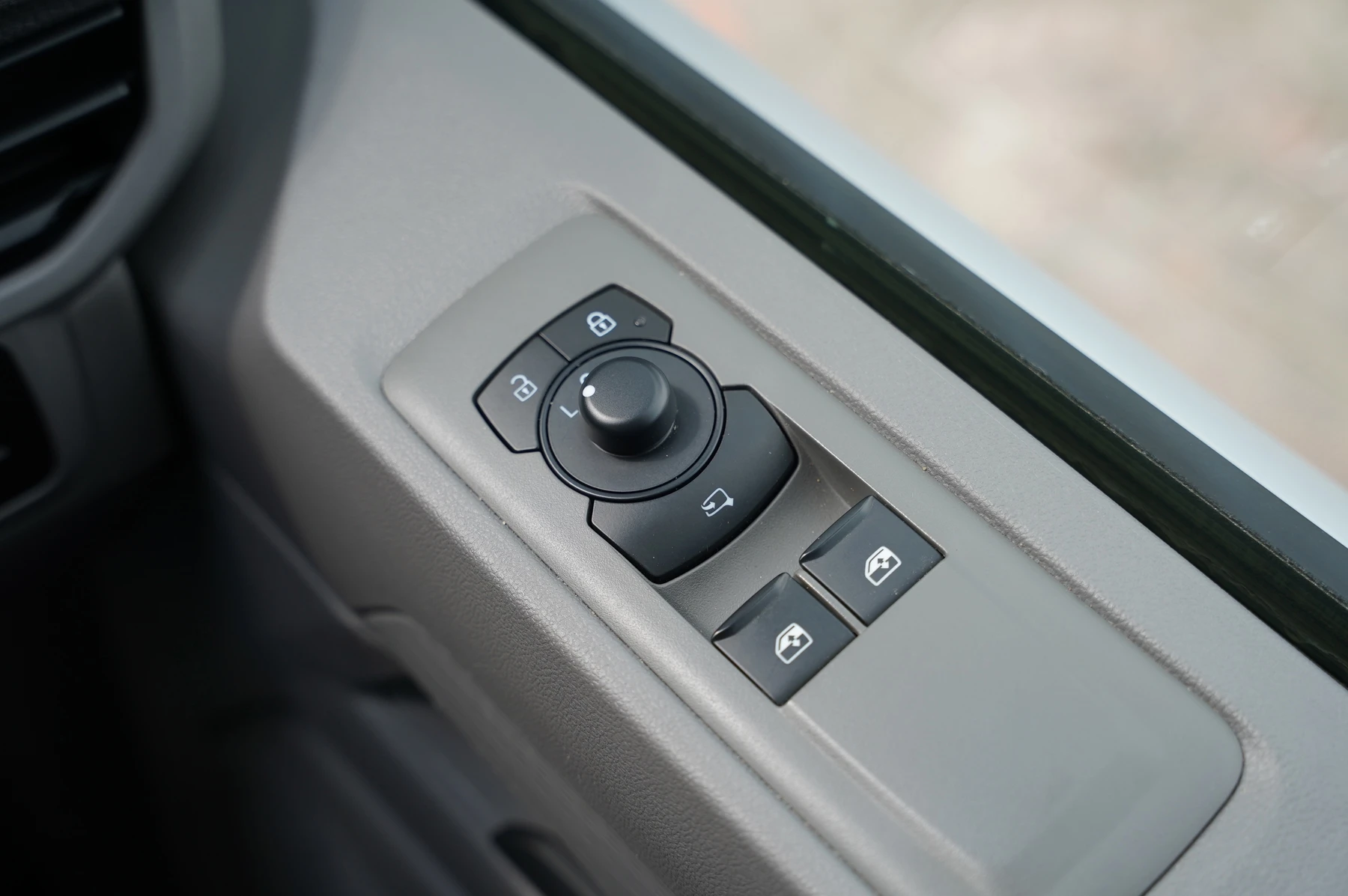 Volkswagen-Transporter-image-20