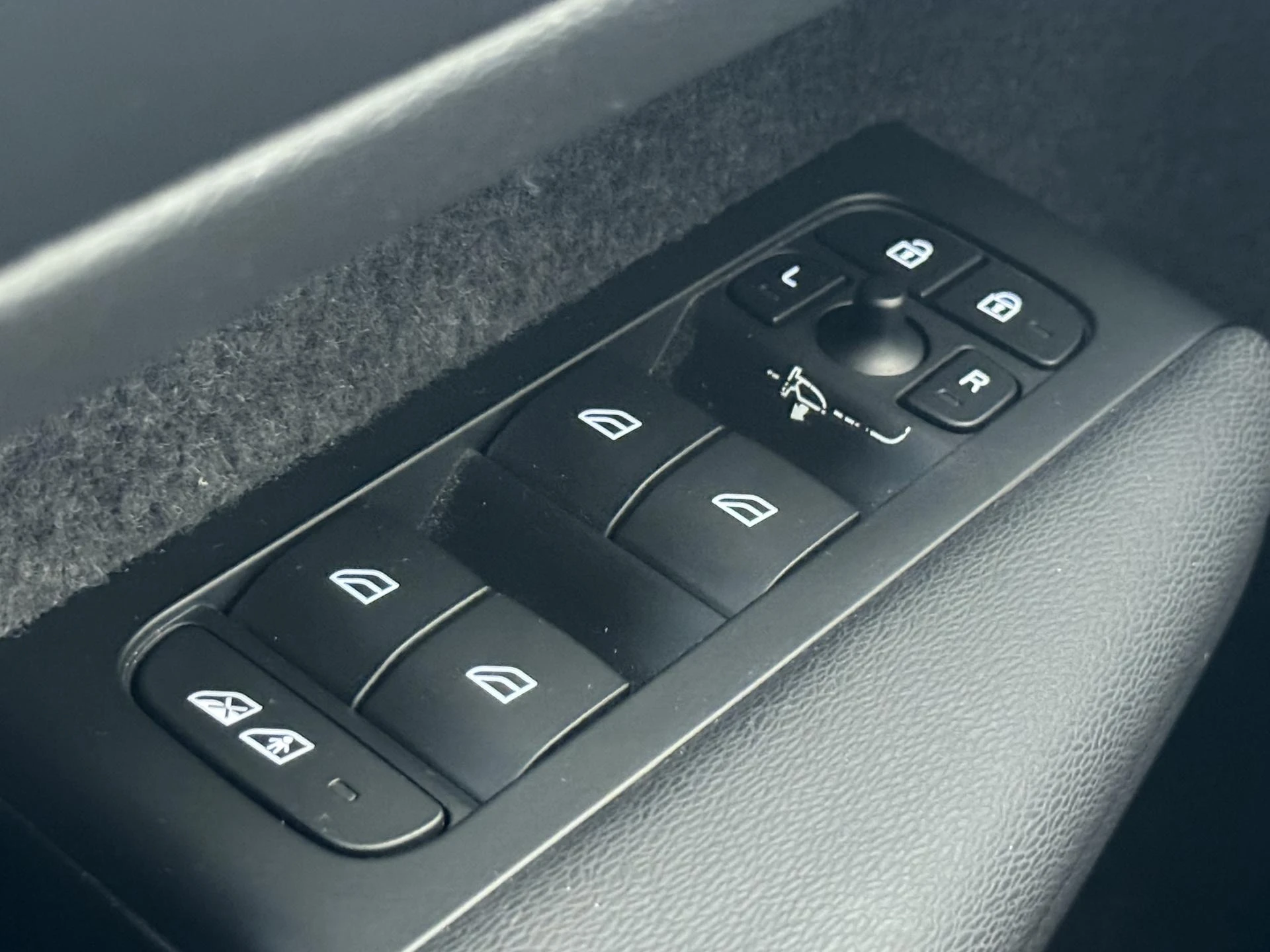 Volvo-XC40-image-25