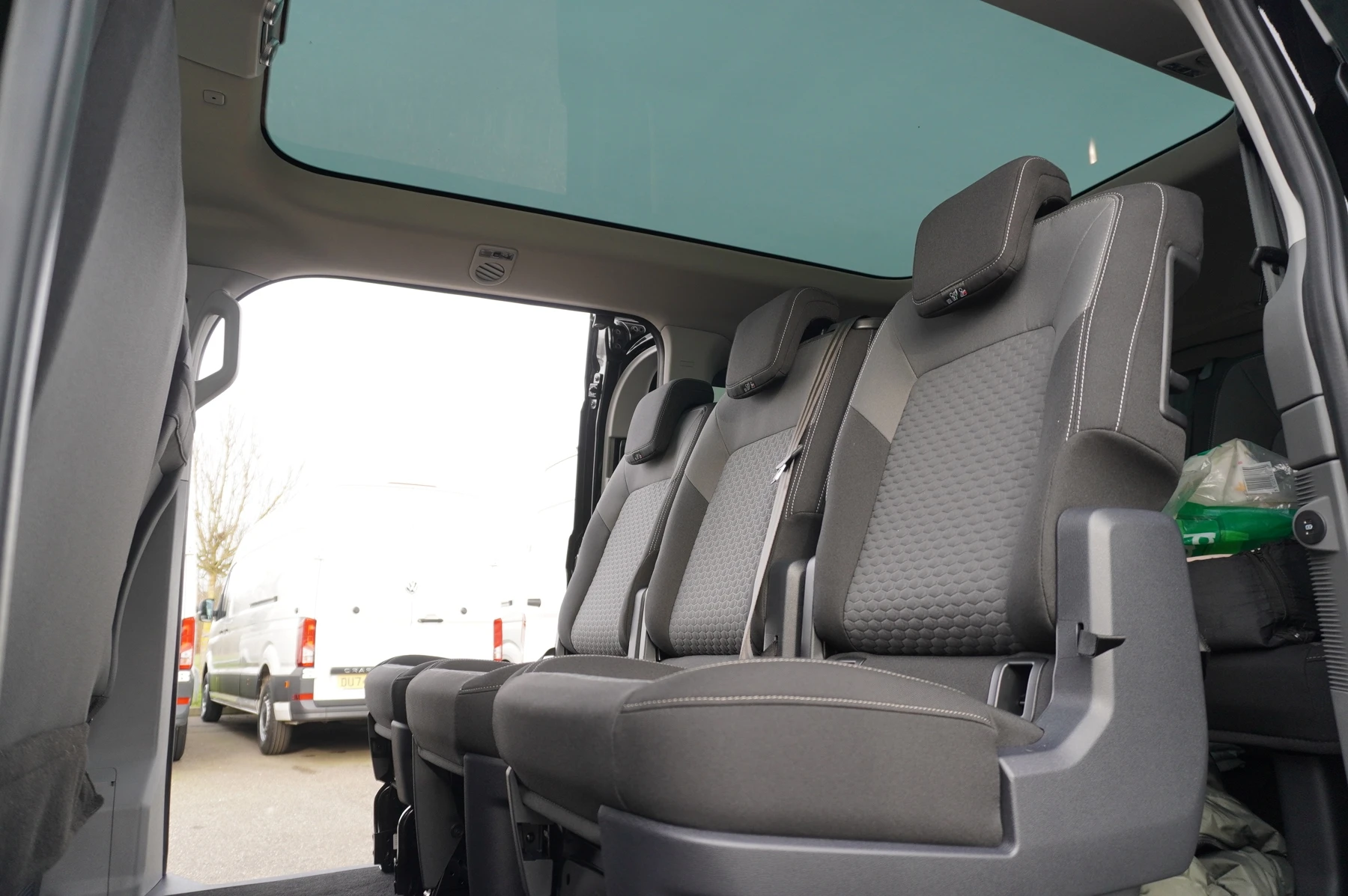 Volkswagen-Transporter-image-8