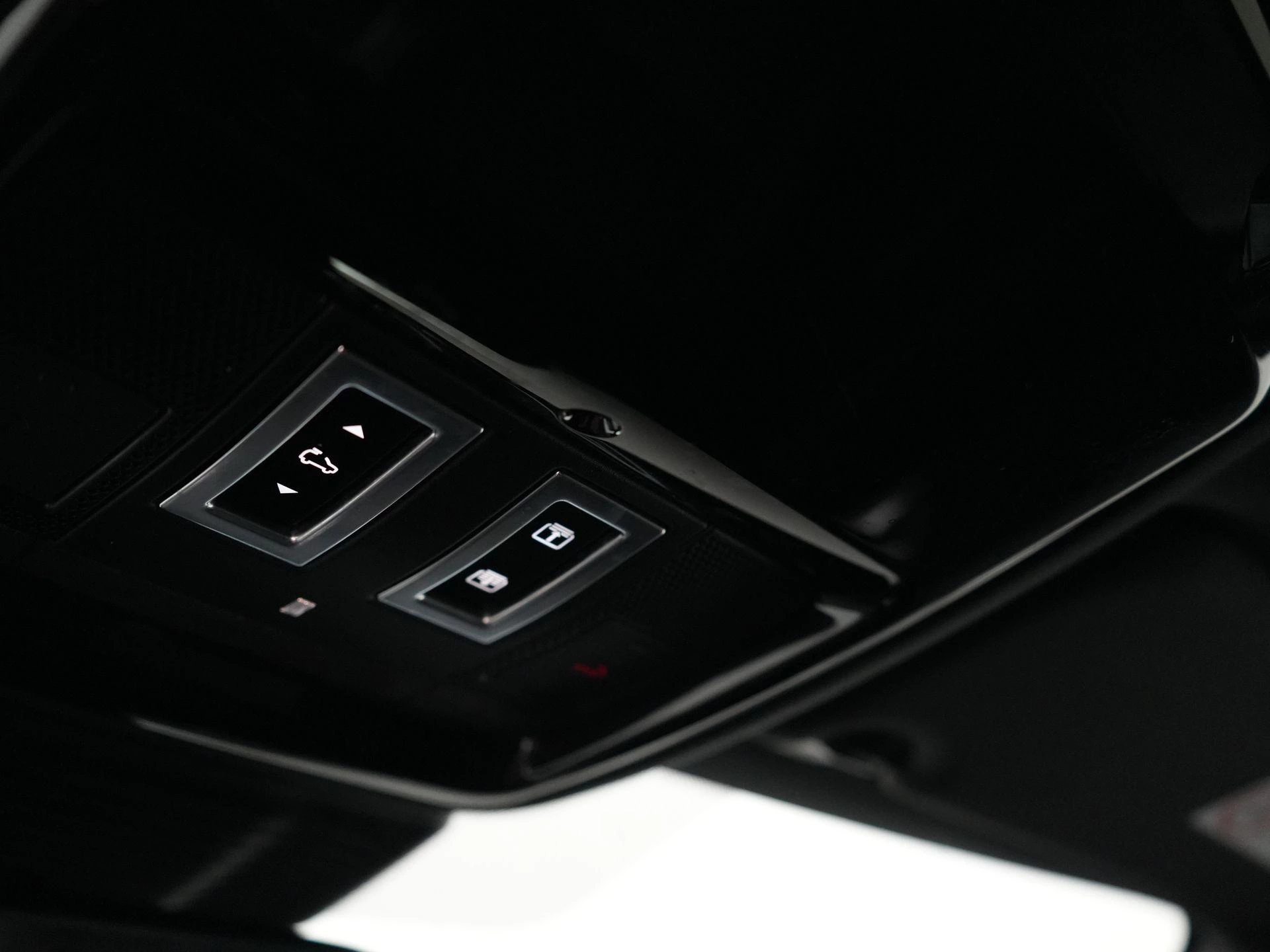 Land Rover-Range Rover Velar-image-24