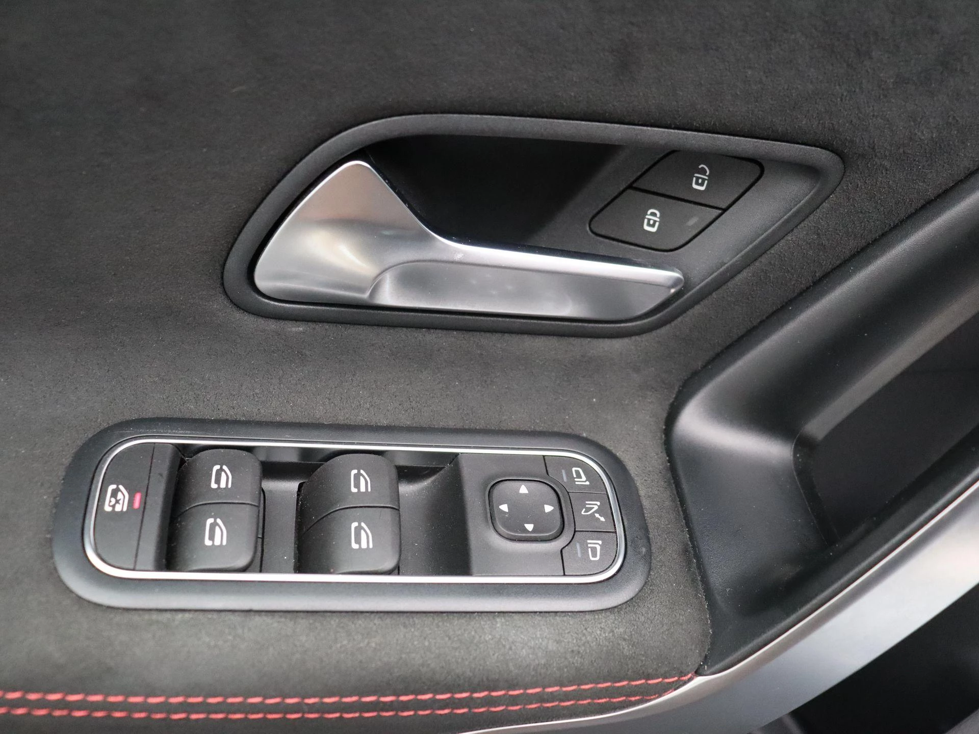Mercedes-Benz A-Klasse 250 e AMG Line Limousine + TREKHAAK + CARPLAY + NIGHTPAKKET +