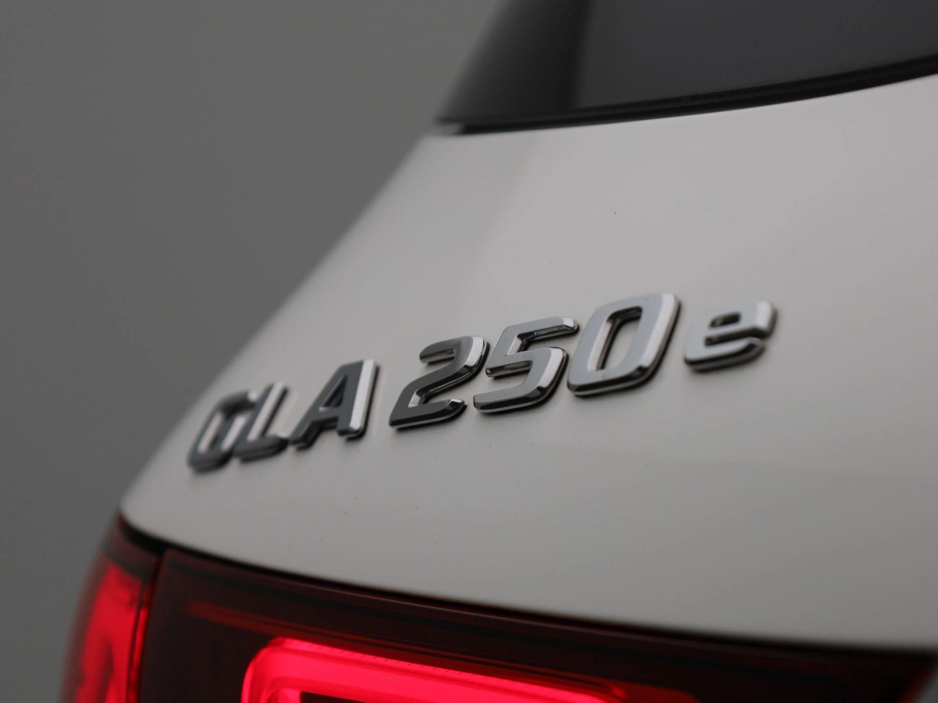 Mercedes-Benz-GLA-image-38