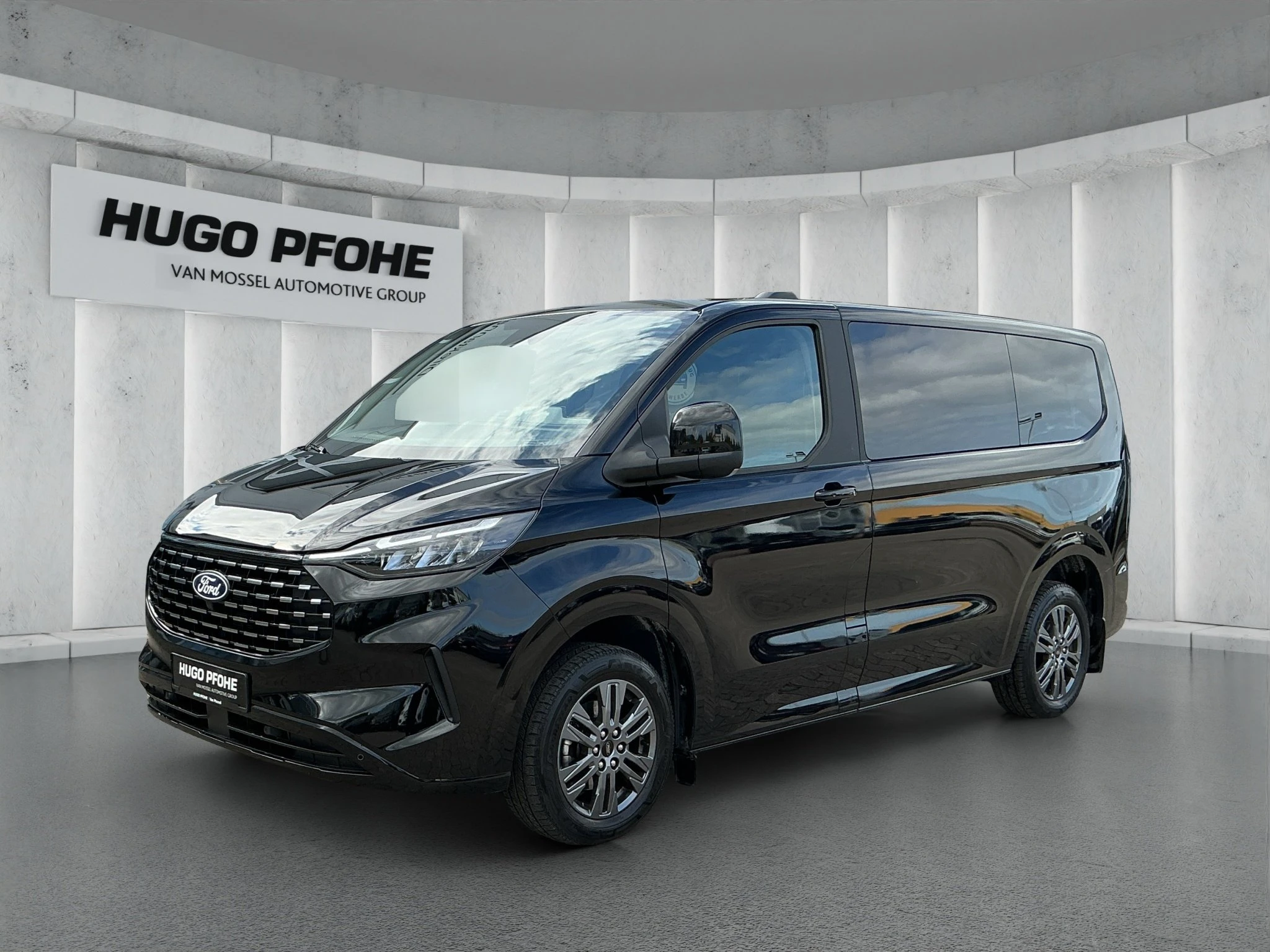 Ford-Tourneo Custom-image-0