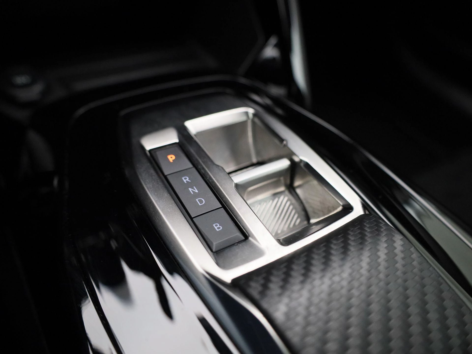 Peugeot-e-208-image-25