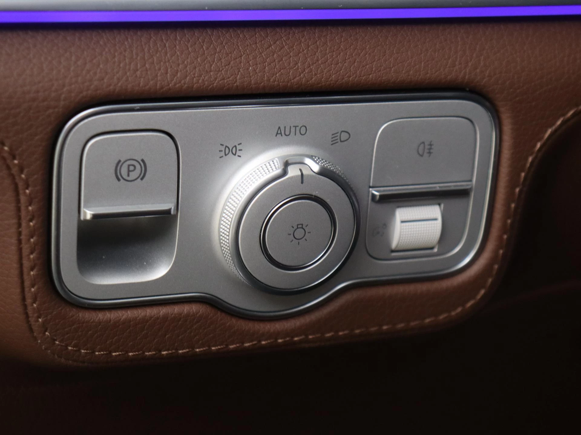 Mercedes-Benz-GLE-image-35