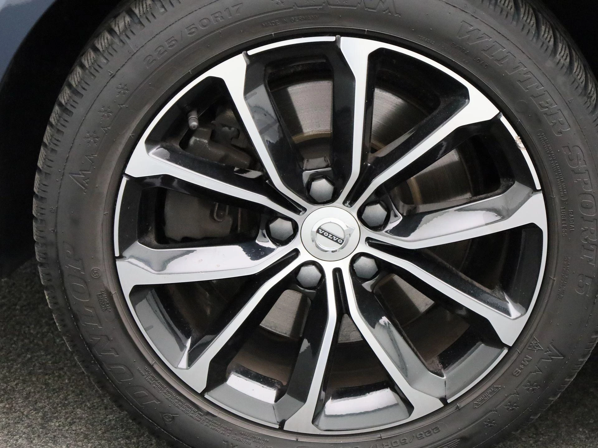 Volvo V60 B3 DCT Momentum Pro