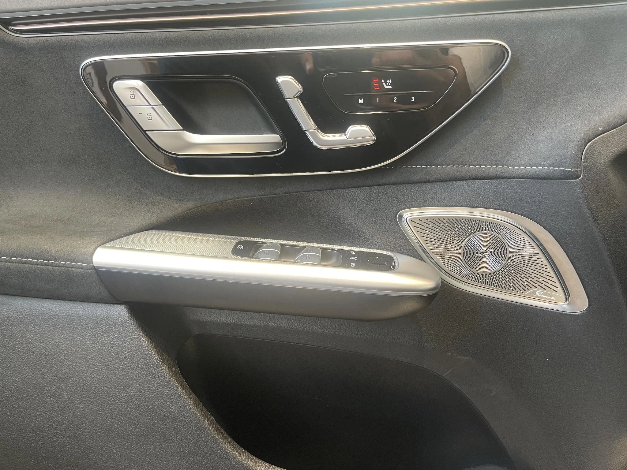 Mercedes-Benz-EQE-image-10