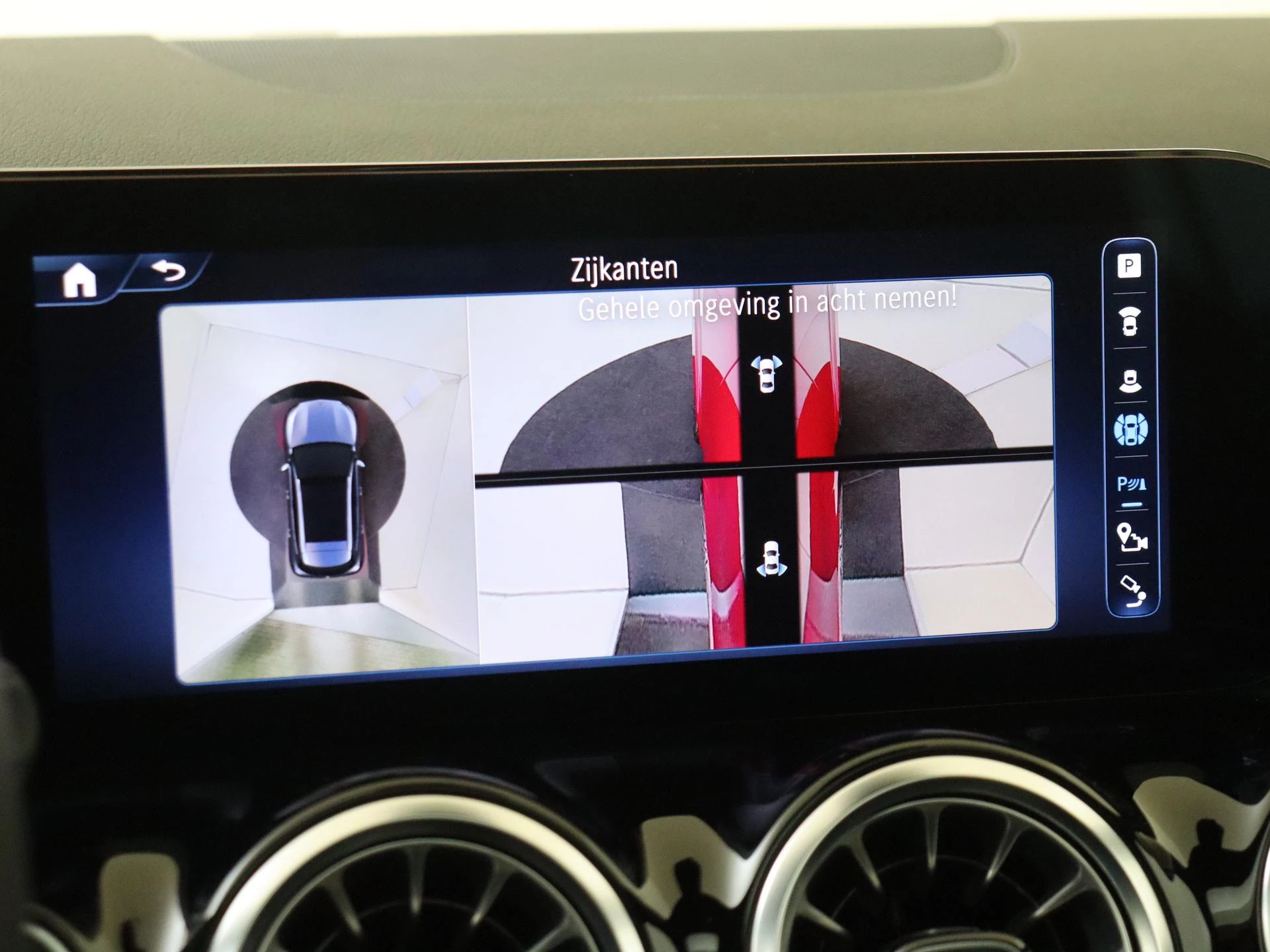 Mercedes-Benz-GLA-image-18