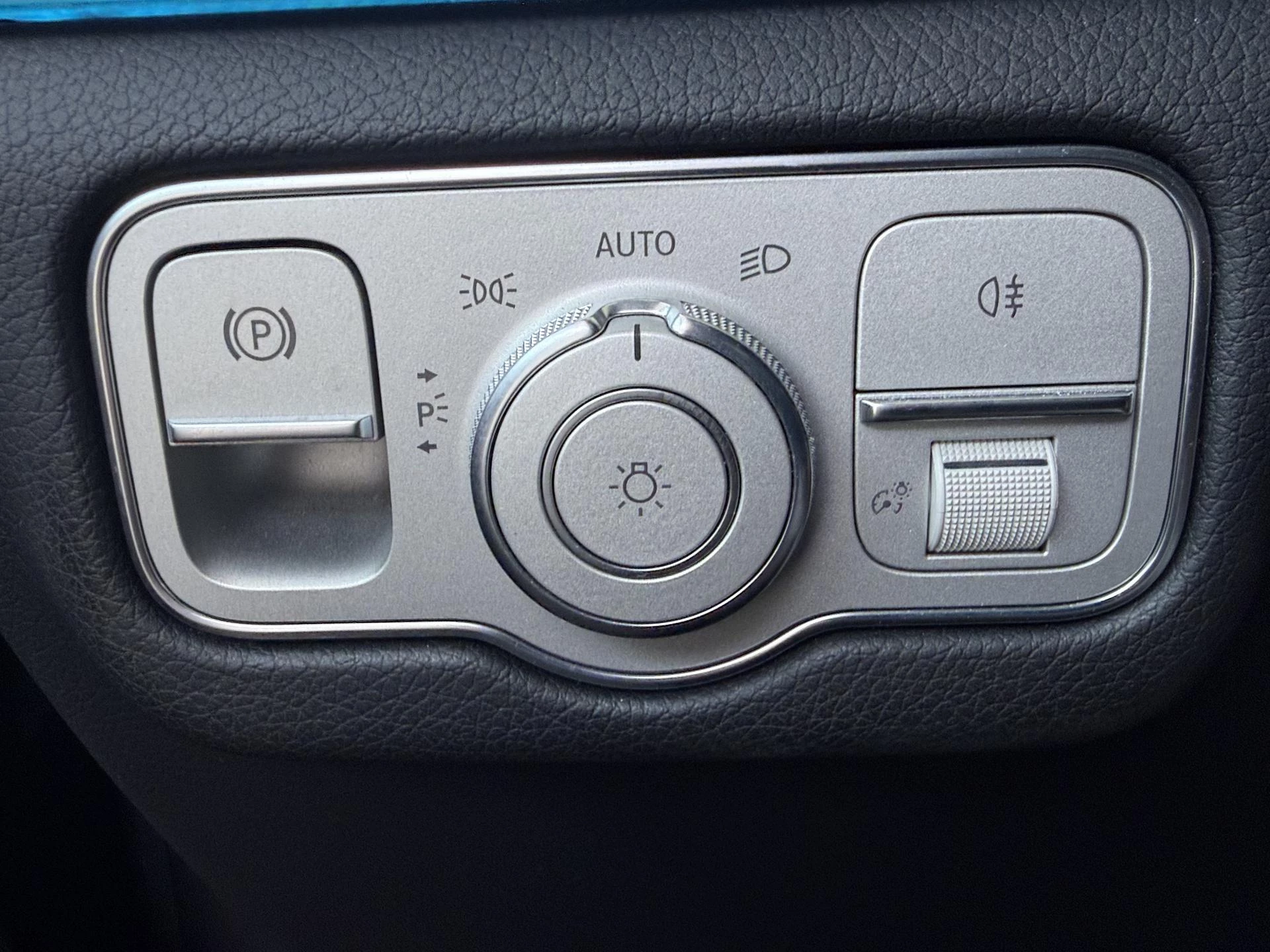 Mercedes-Benz-GLE-image-24